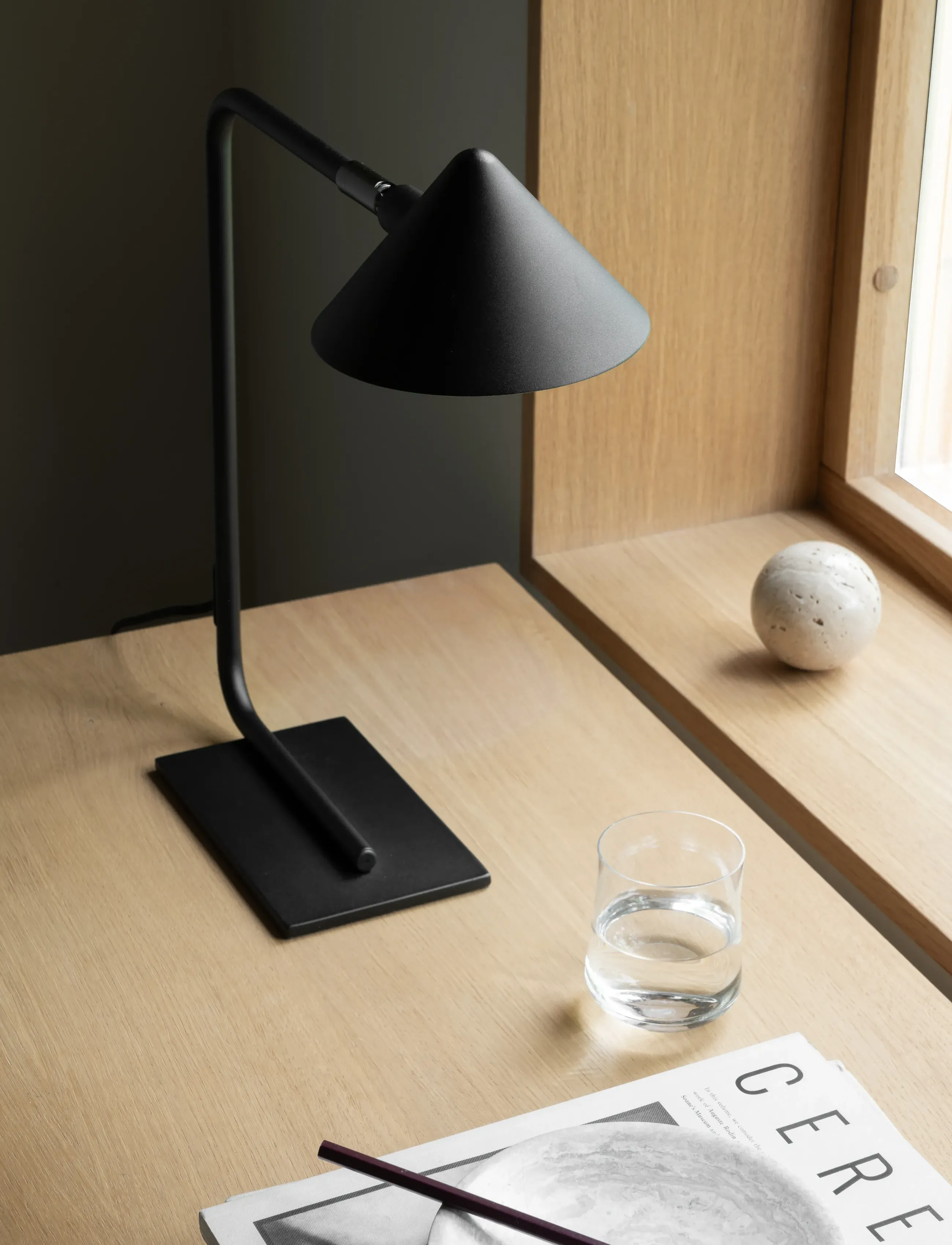Watt & Veke Kuro Table, H40 cm, Lamps, Schwarz - Table Homeware