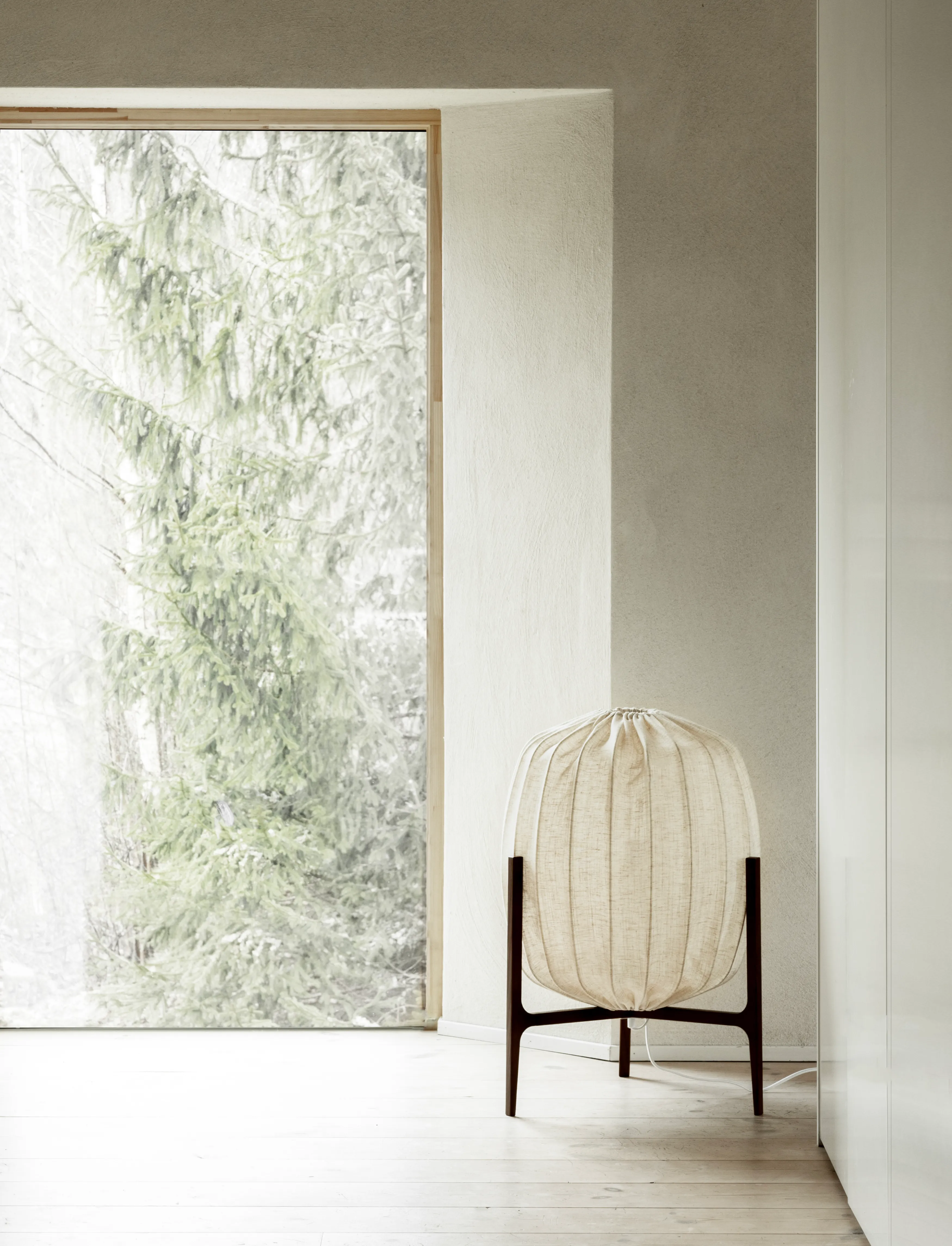 Watt & Veke Prisma Floor Dark Ash / Natural, H69 cm, Beige, Lamper > Gulvlamper, Unisex