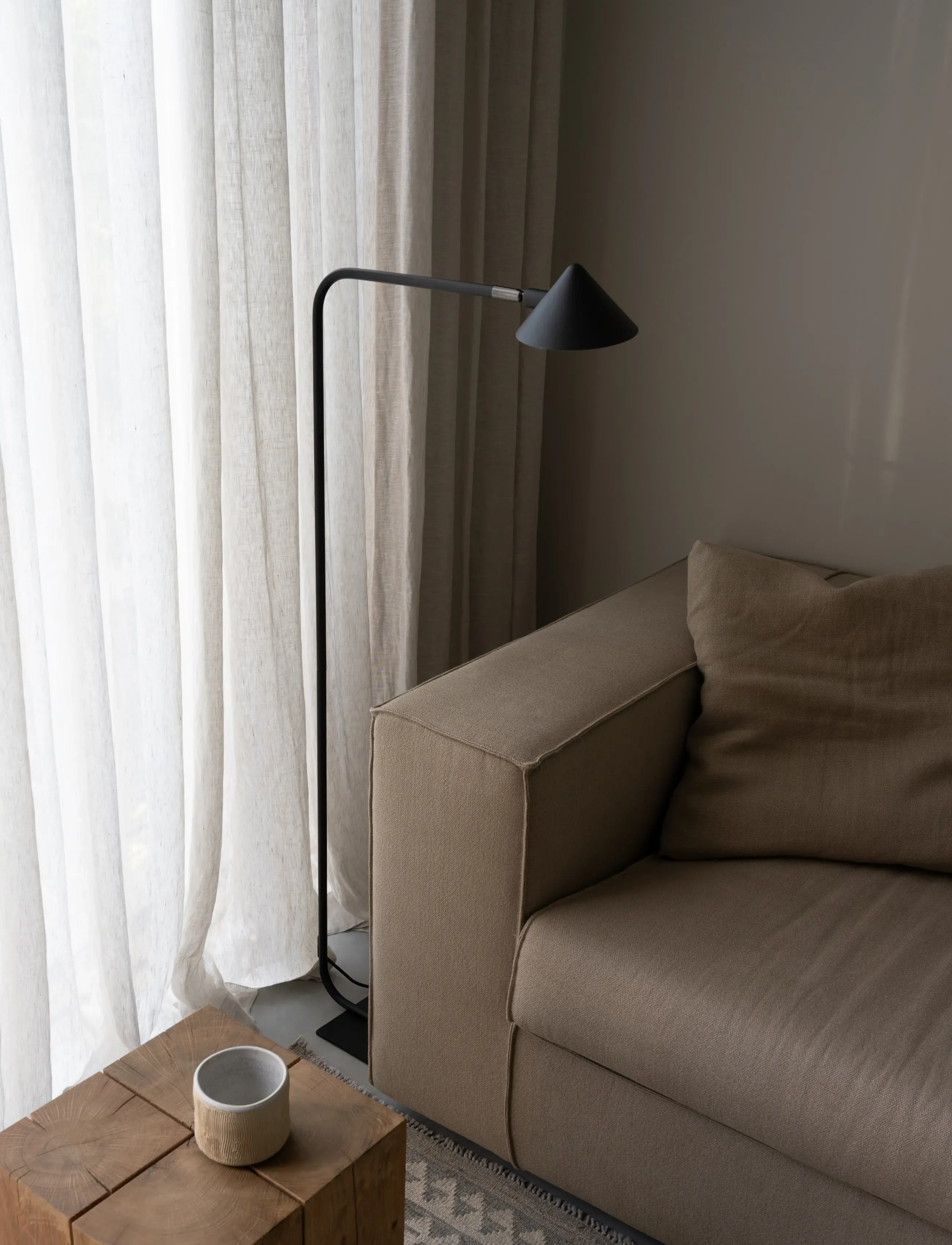 Watt & Veke Kuro floor - Lamper - BLACK / black