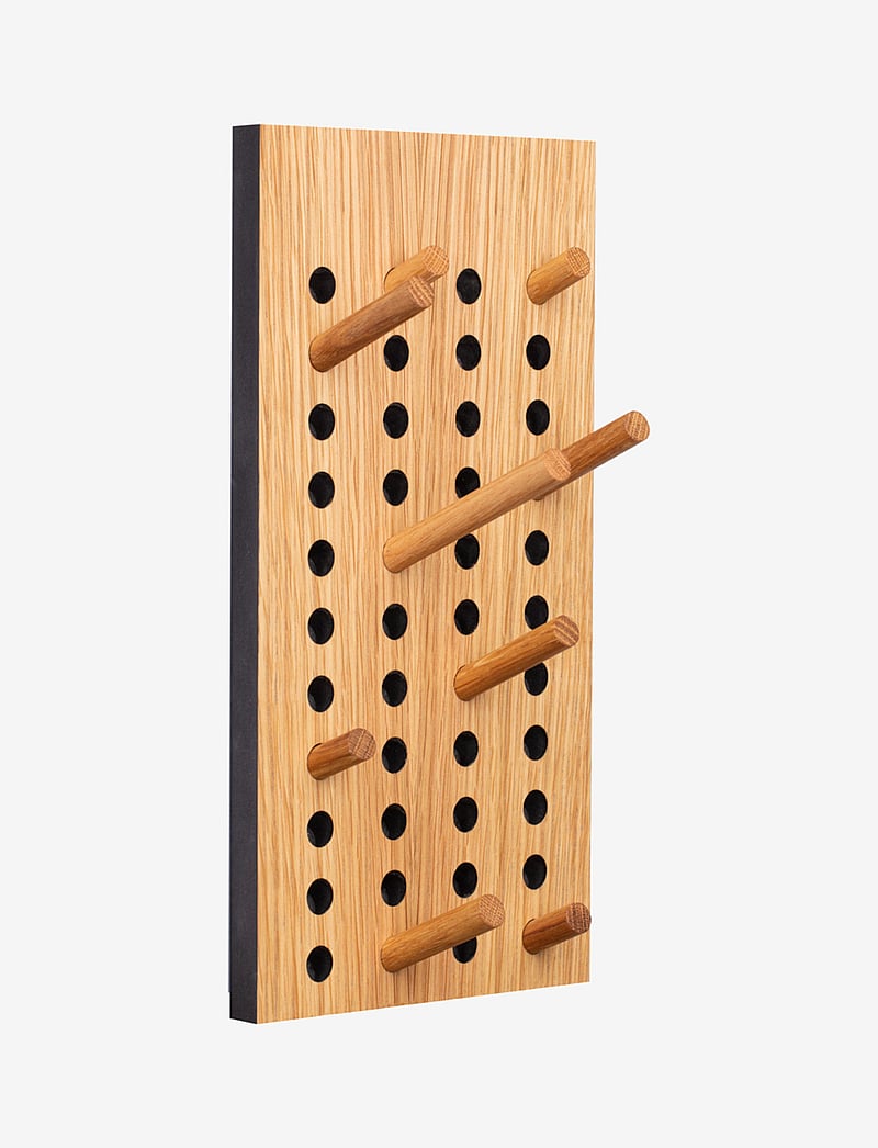 We Do Wood - Scoreboard Small, Vertical - fsc oak veneer, dots with upcycled plastic - 1