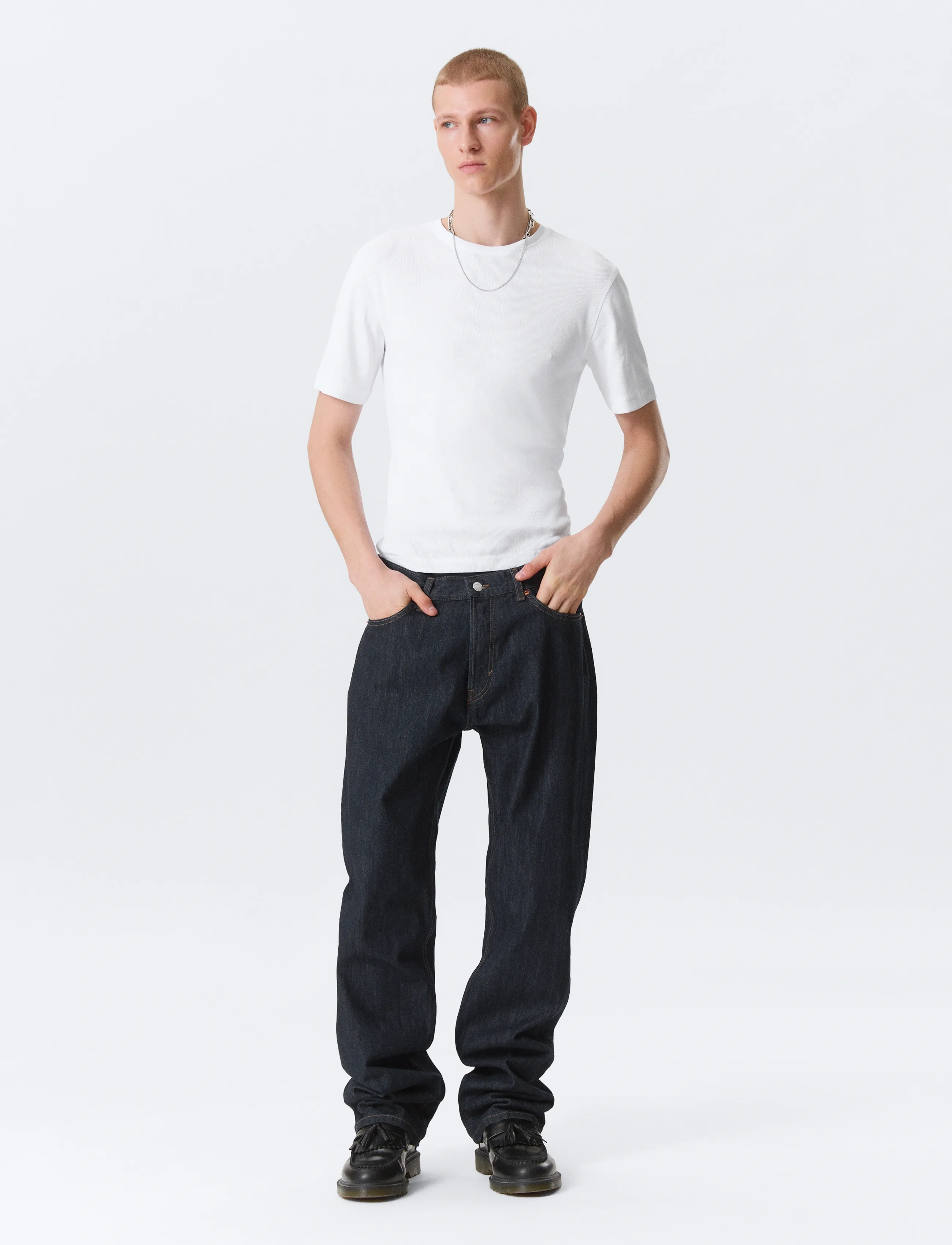 Weekday Space Mid Rise Relaxed Straight Leg Jeans - Kollektionen - BLUE RINSE / navy
