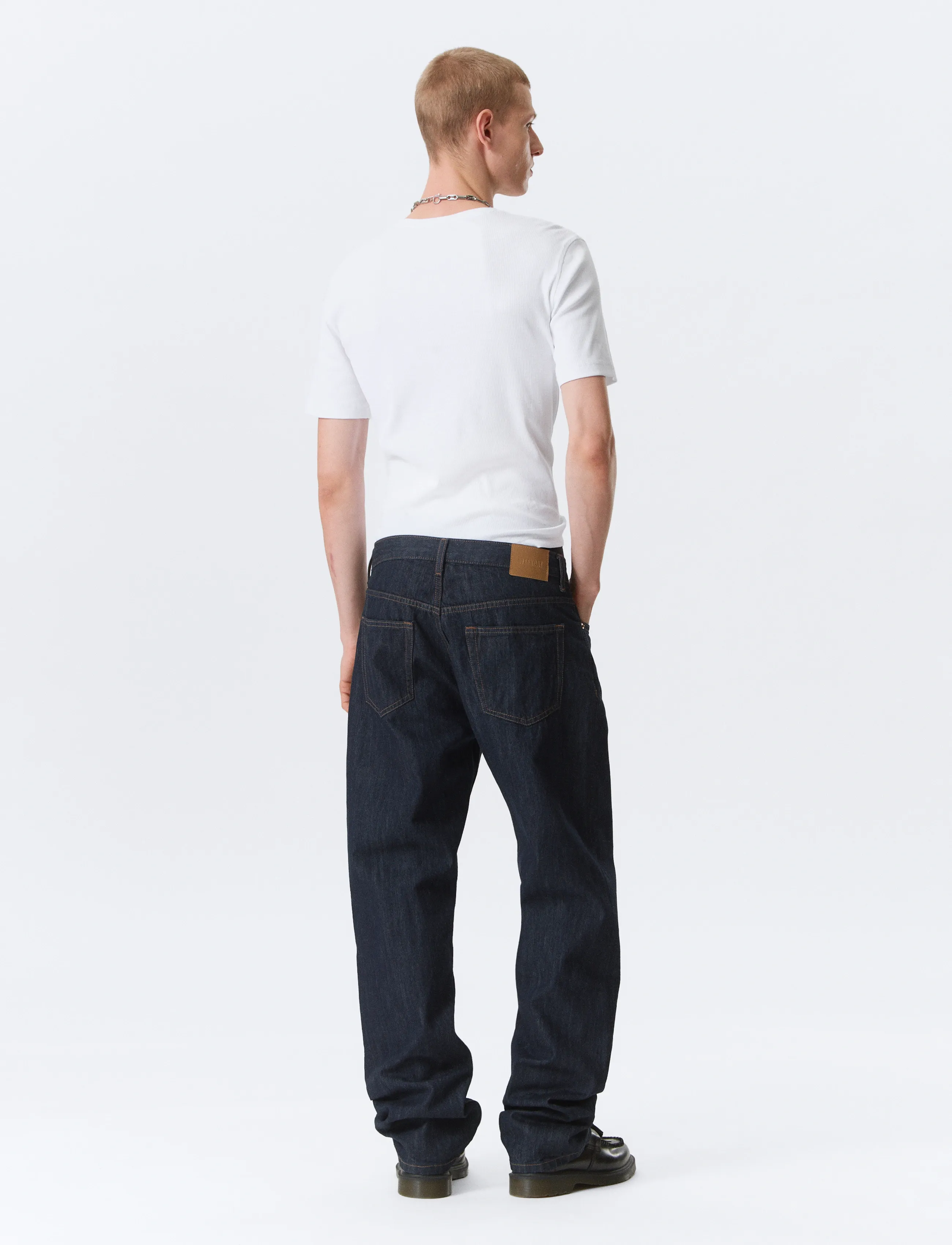 Weekday - Space Mid Rise Relaxed Straight Leg Jeans - regular jeans - blue rinse - 4