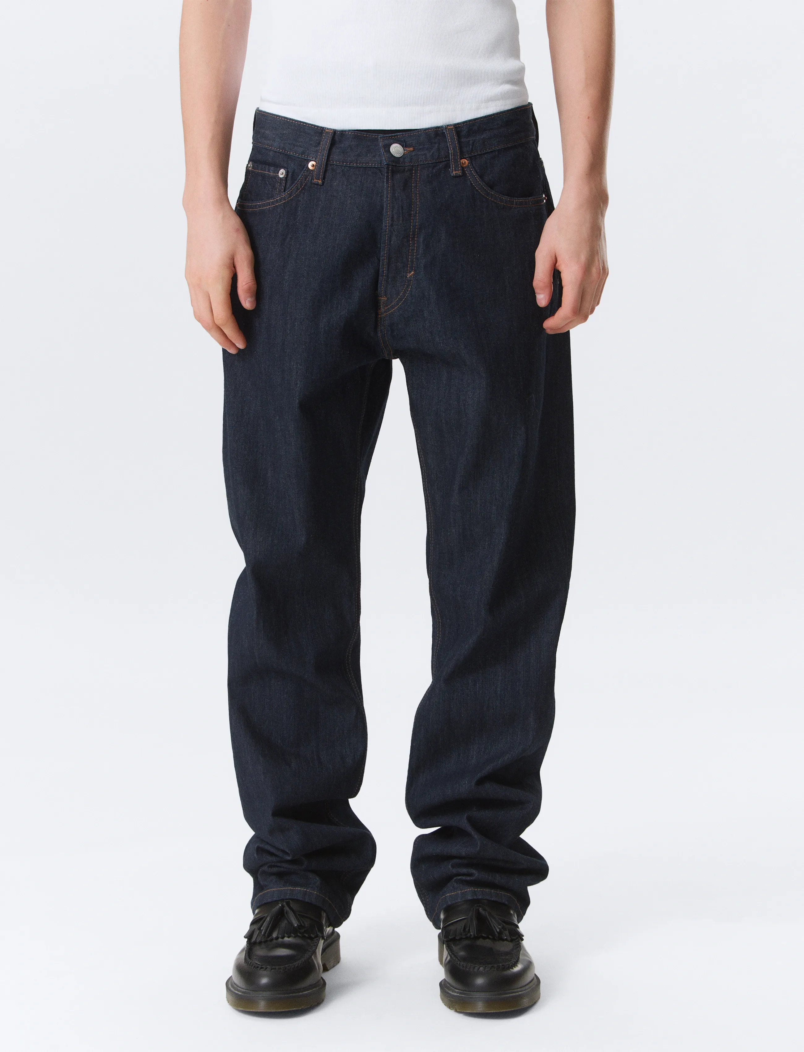 Weekday - Space Mid Rise Relaxed Straight Leg Jeans - regular jeans - blue rinse - 5