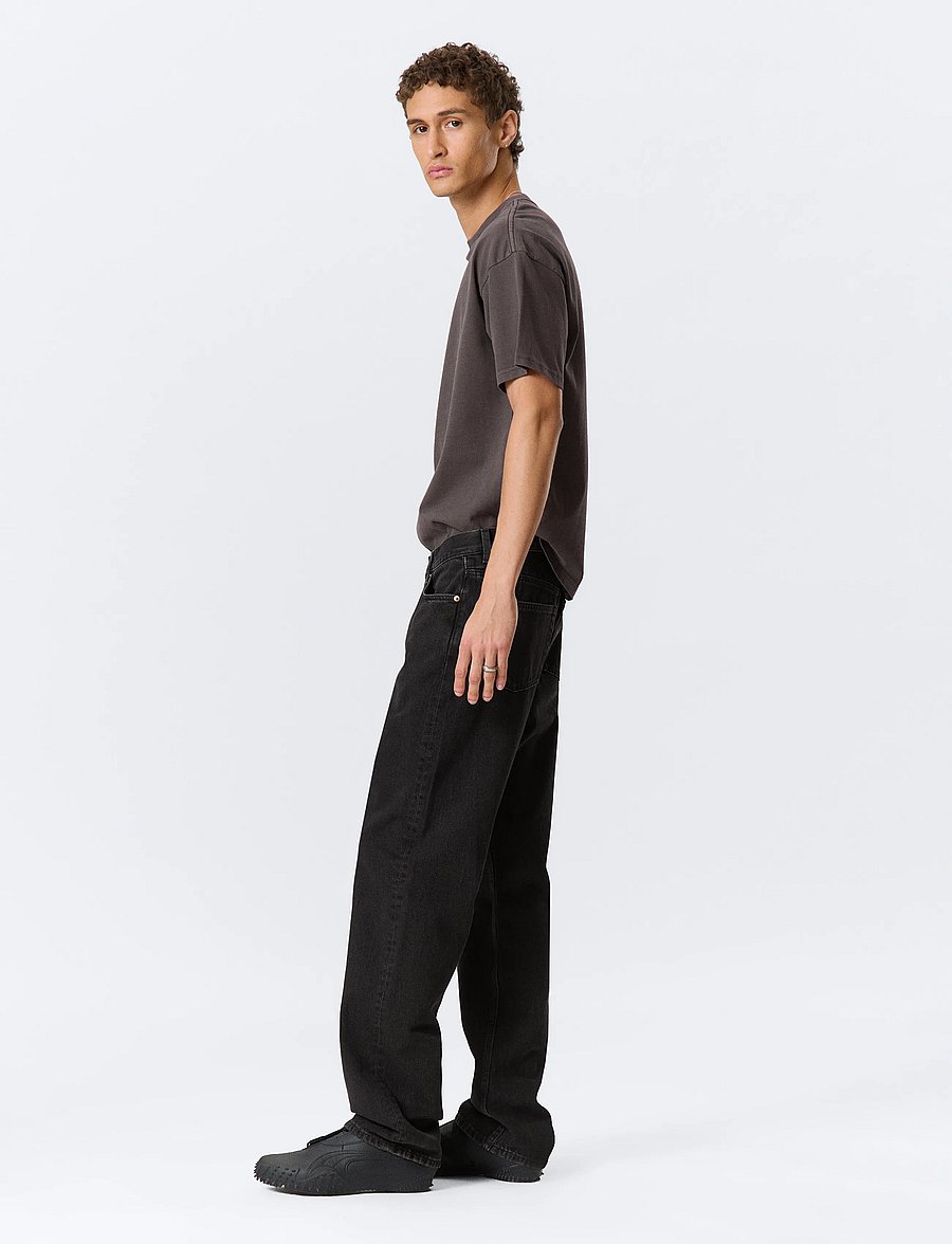 Weekday - Space Mid Rise Relaxed Straight Leg Jeans - klassikalised teksad - tuned black - 4