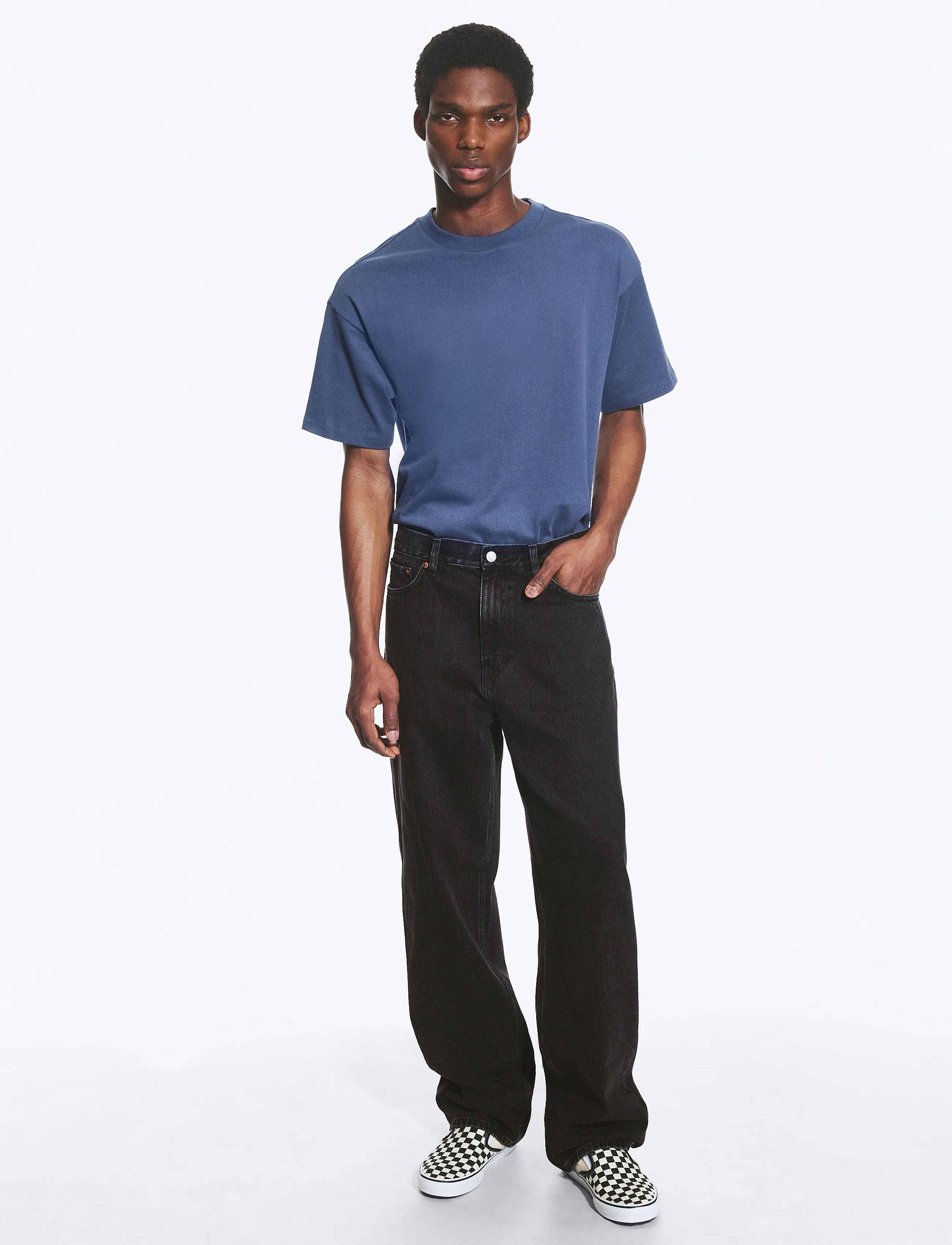 Weekday Galaxy Mid Rise Loose Straight Jeans, 34 x 34, Black, Jeans > Afslappede, Herre