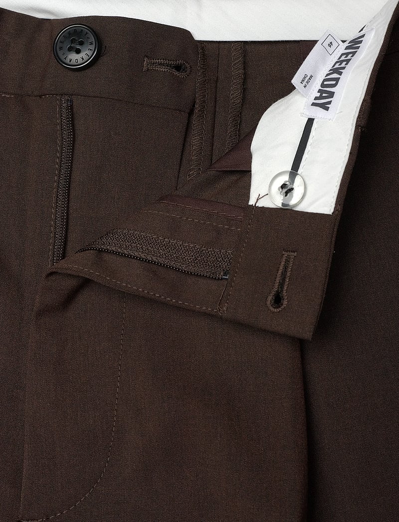 Weekday - Uno Loose Suit Trousers - casual bukser - brown dark - 2