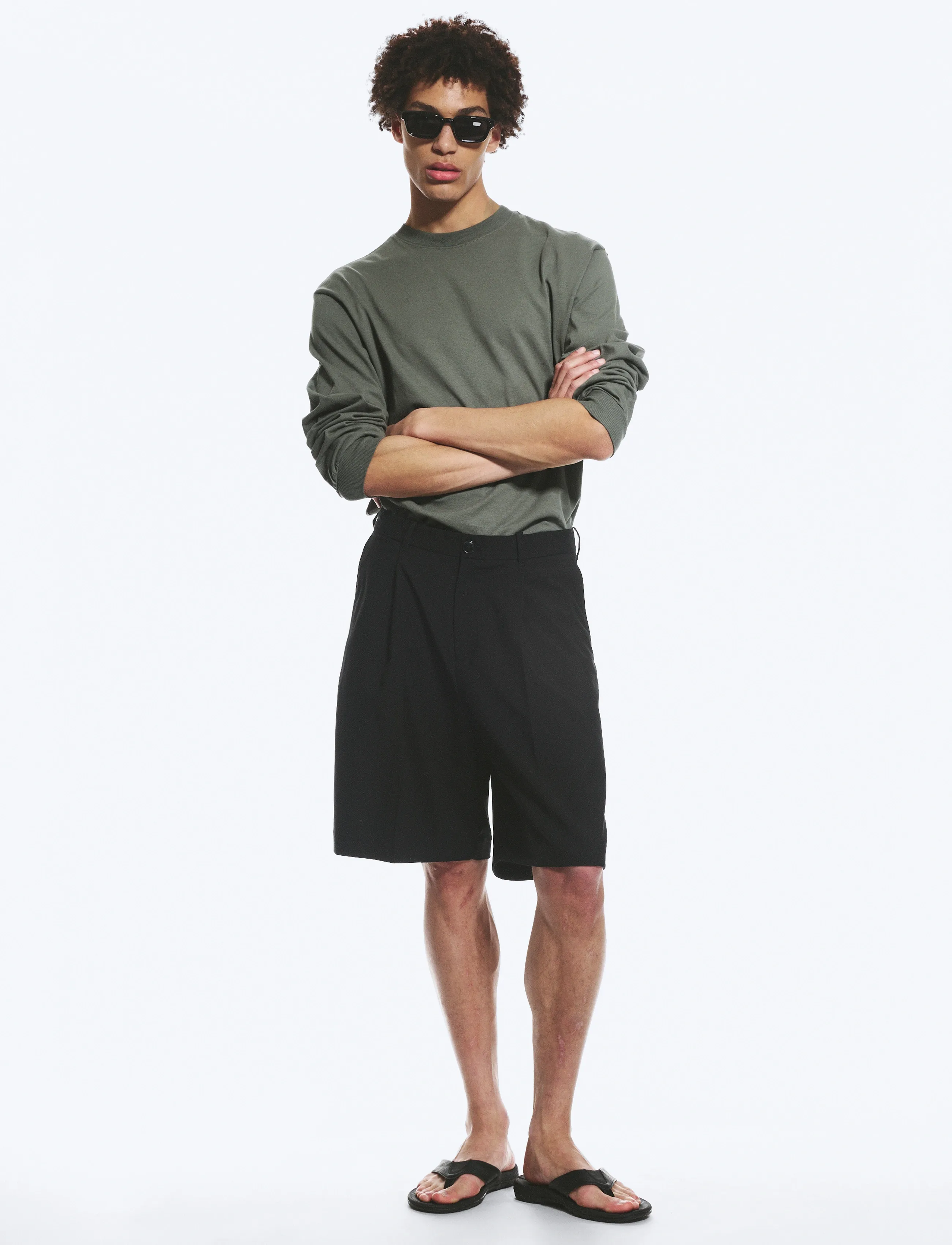 Weekday Uno Loose Suit Shorts, 44, Black, Shorts > Chinoshorts, Herre