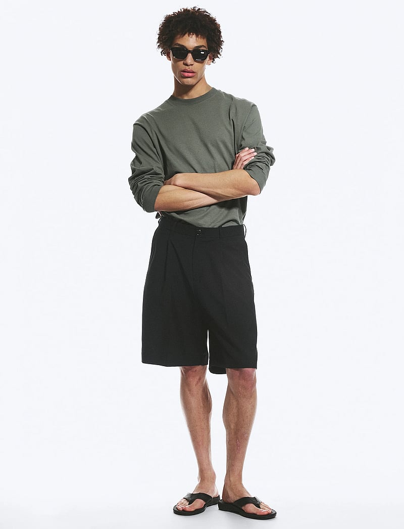Weekday - Uno Loose Suit Shorts - chino lühikesed püksid - black dark - 0