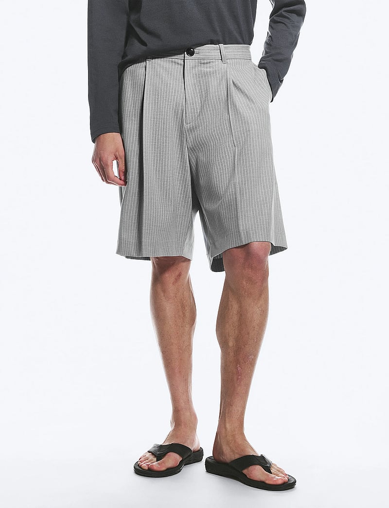 Weekday - Uno Loose Suit Shorts - chino lühikesed püksid - grey pinstripe - 5