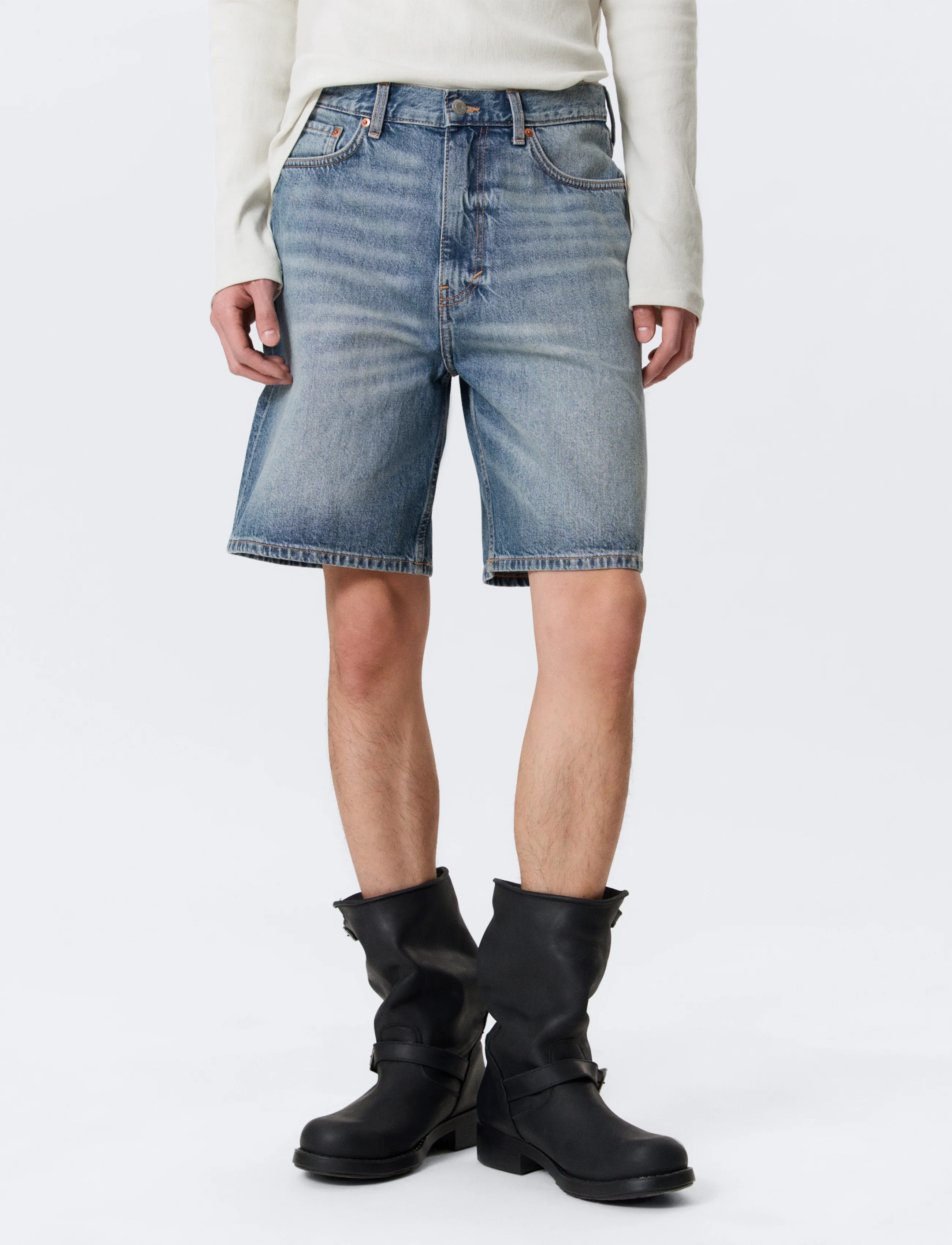 Weekday - Galaxy Mid Rise Loose Denim Shorts - jorty - blue horses - 5