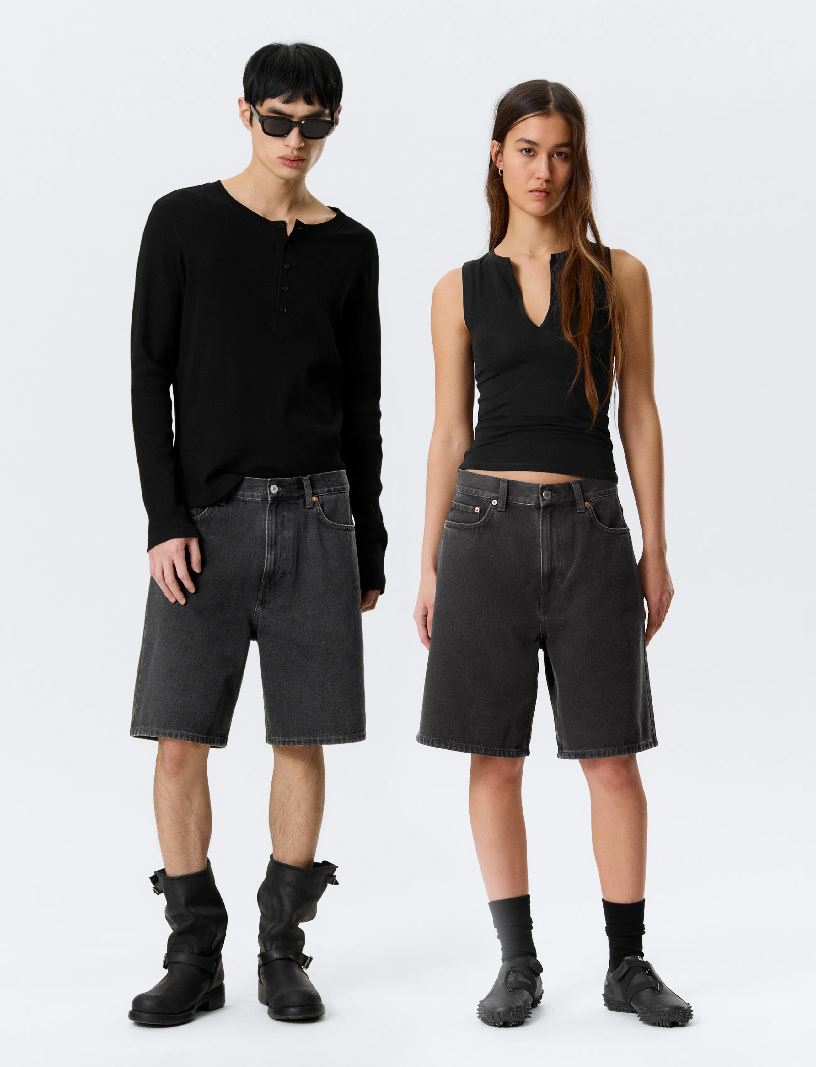 Weekday Galaxy Mid Rise Loose Denim Shorts - Looks for less - TUNED BLACK / black