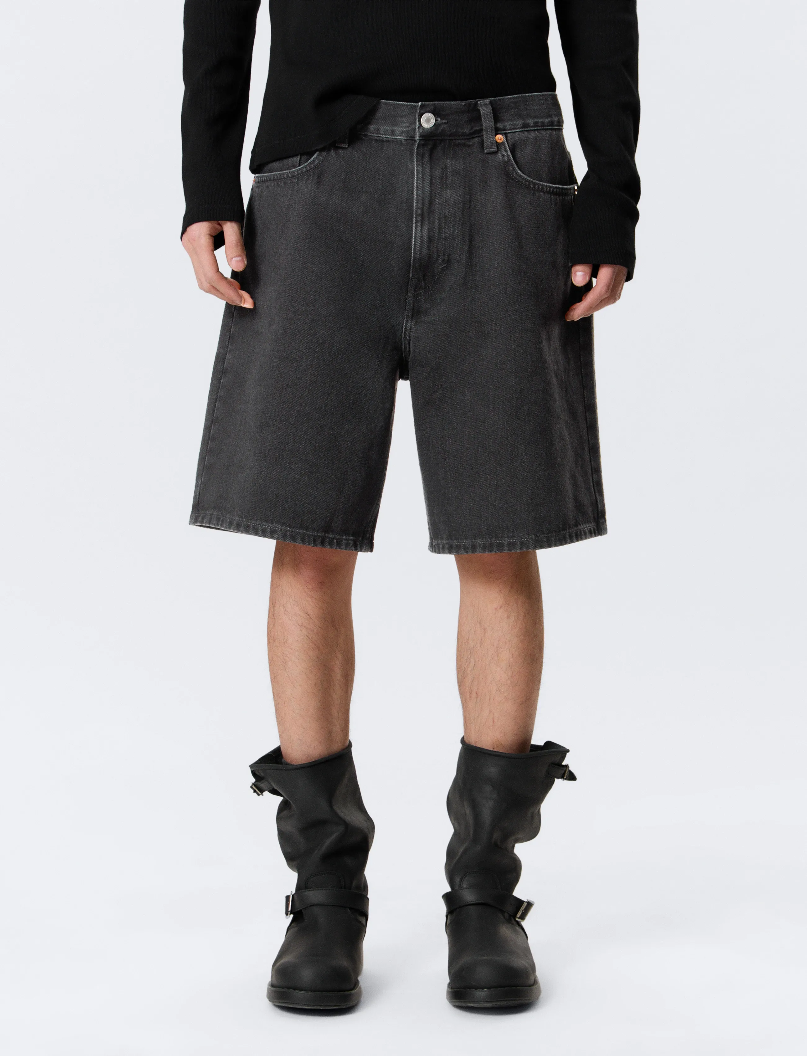 Weekday - Galaxy Mid Rise Loose Denim Shorts - jorty - tuned black - 3