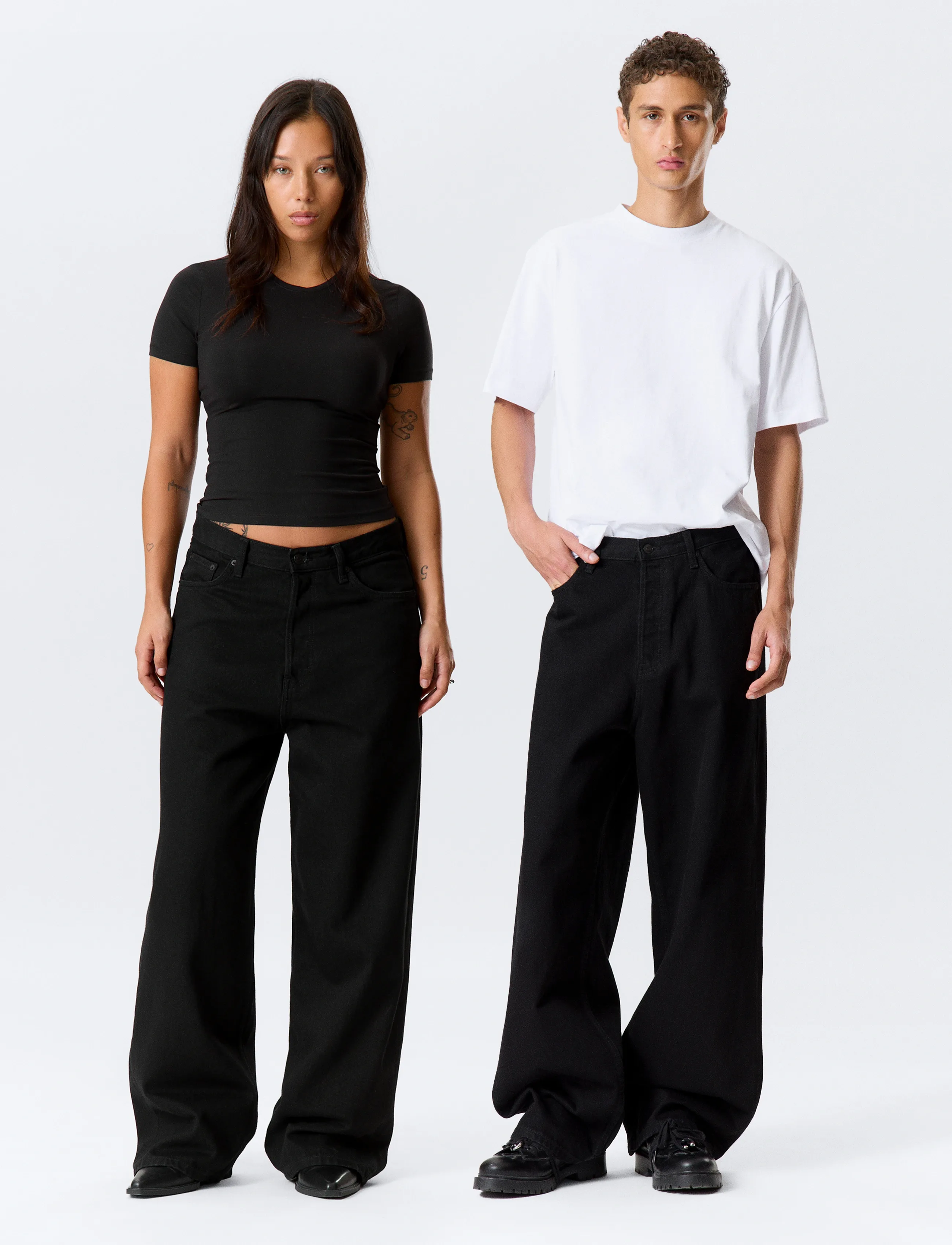 Weekday Astro Mid Rise Loose Baggy Unisex Jeans - Džinsi - BLACK RINSE / black