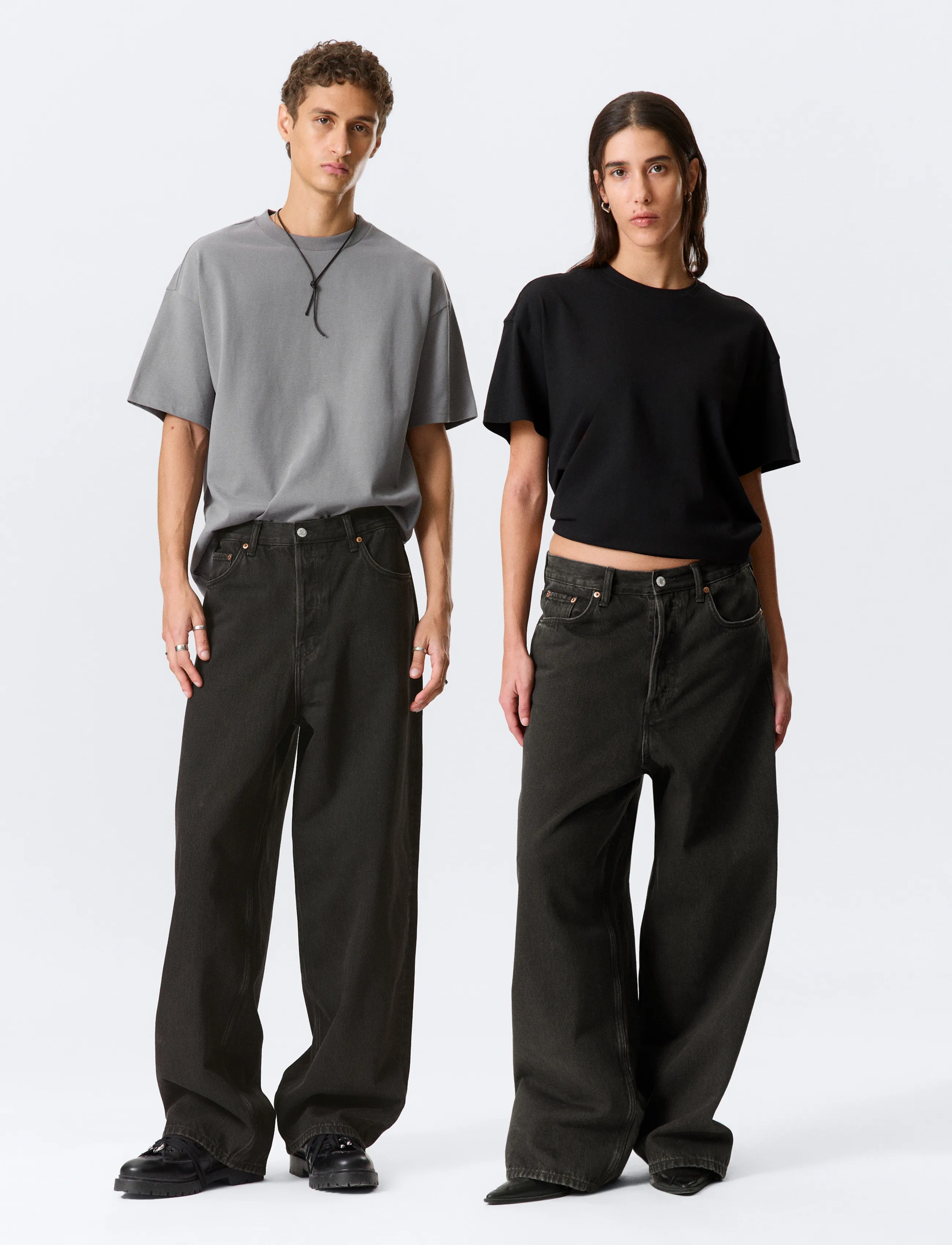 Weekday Astro Mid Rise Loose Baggy Leg Jeans - Uus - TUNED BLACK / black