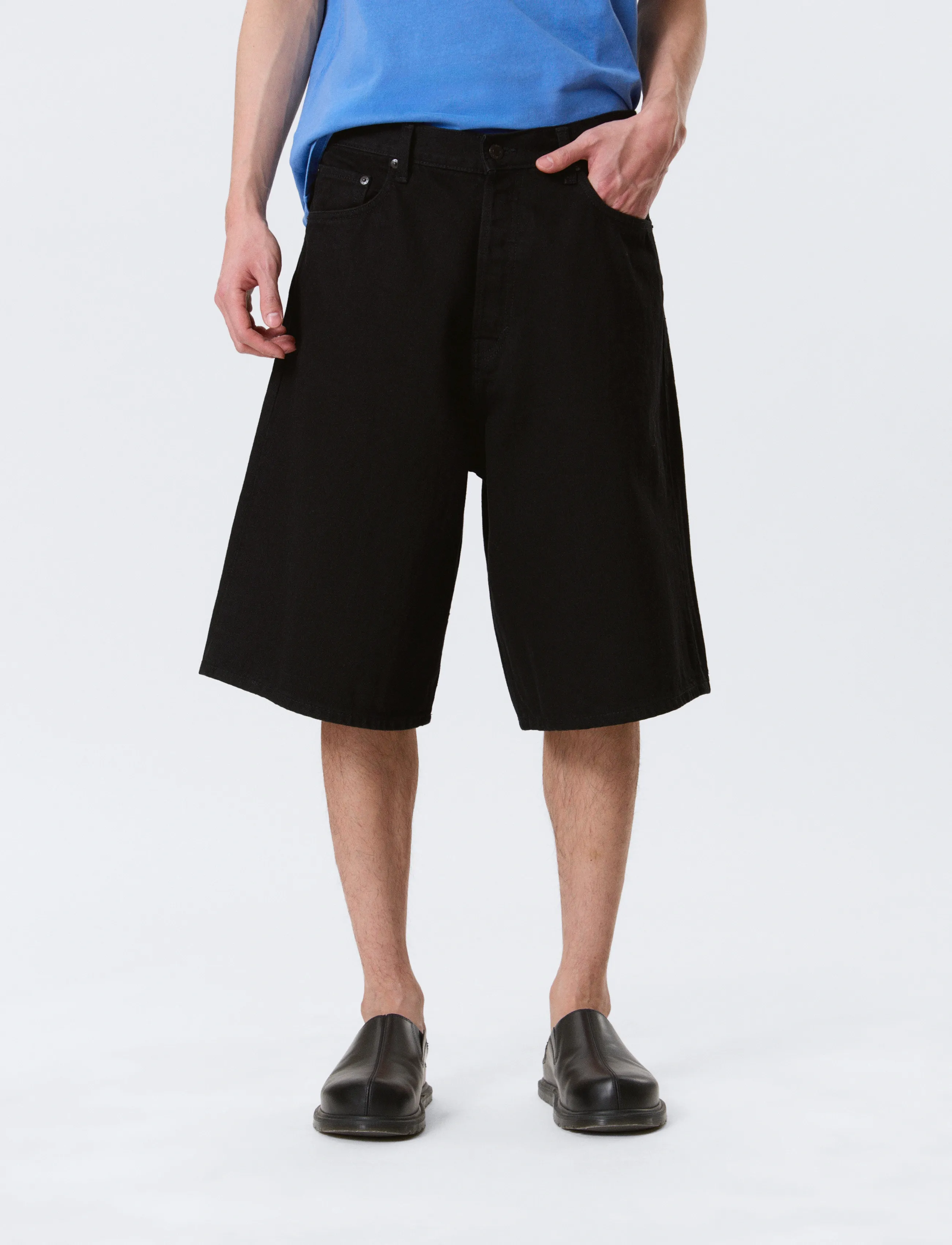 Weekday - Astro Mid Rise Loose Baggy Denim Shorts - jorts - black rinse - 3