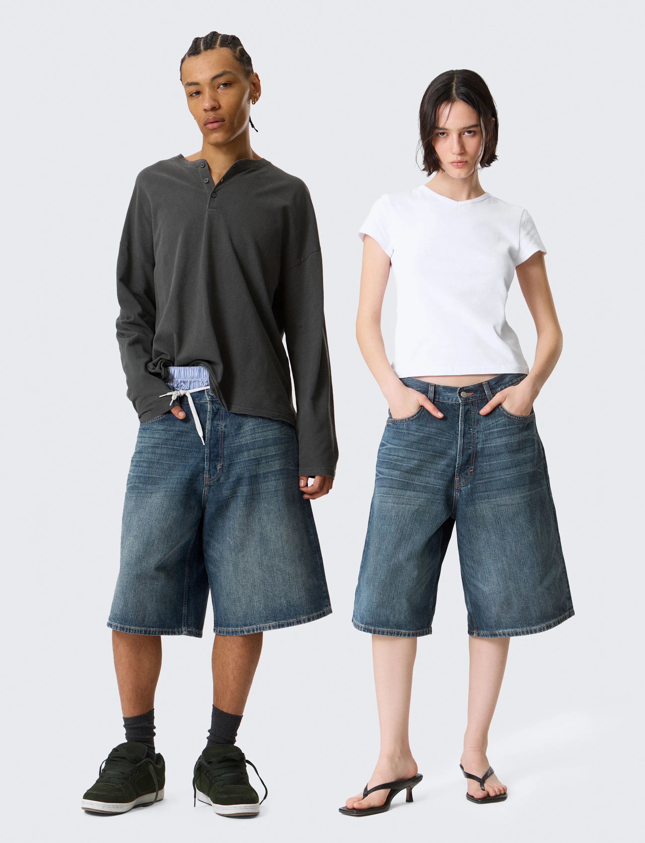 Weekday Astro Mid Rise Loose Baggy Denim Shorts - Kollektionen - BLUE HYMN / blue