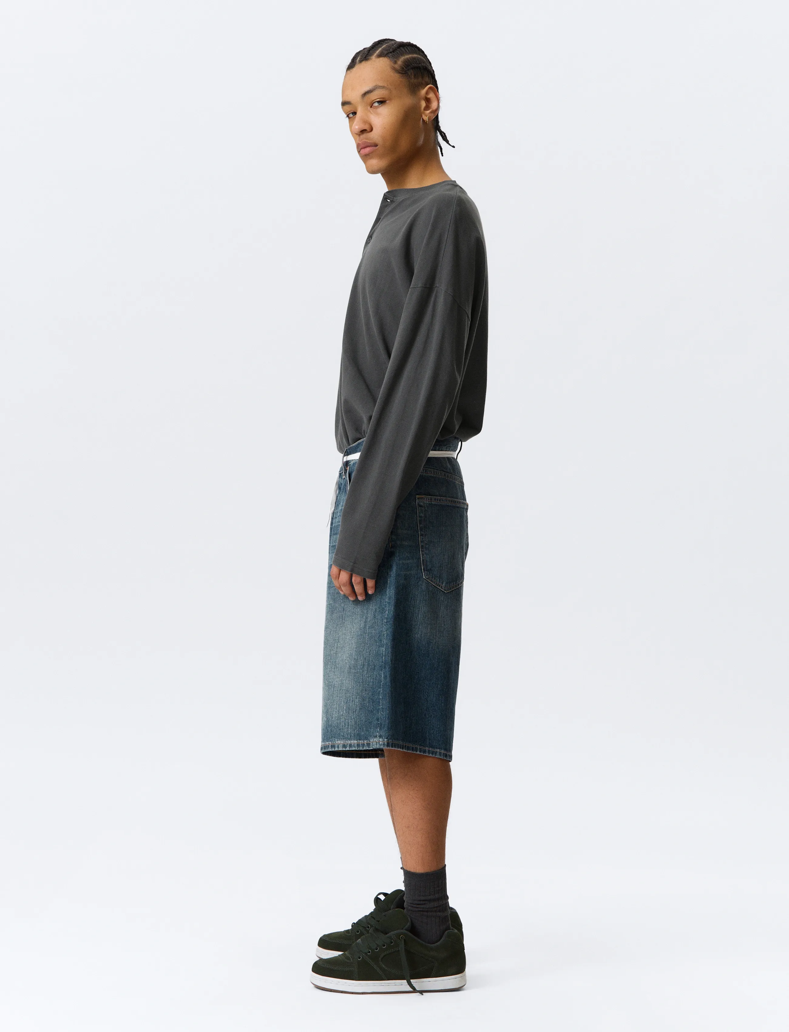 Weekday - Astro Mid Rise Loose Baggy Denim Shorts - jorts - blue hymn - 4