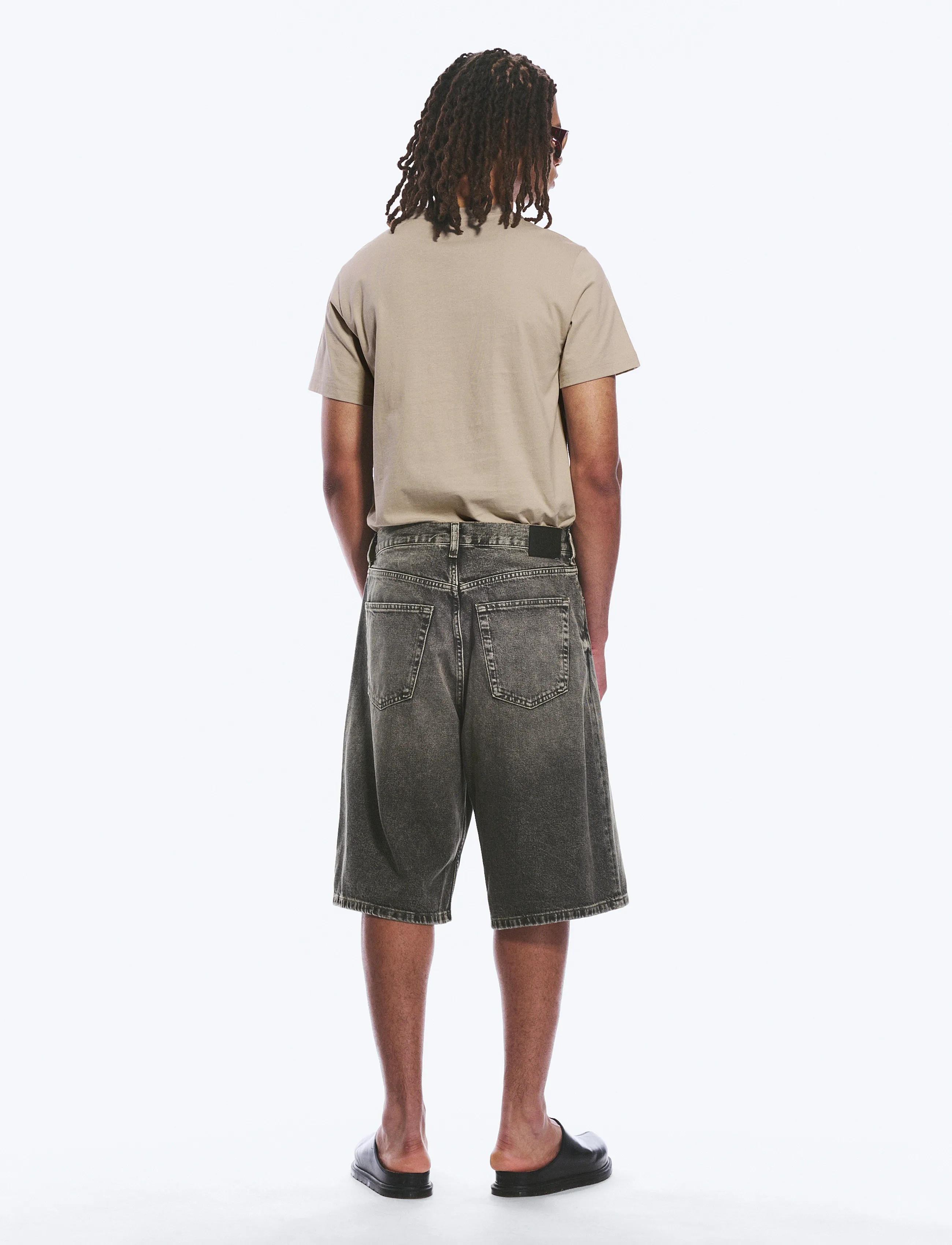 Weekday - Astro Mid Rise Loose Baggy Denim Shorts - jorts - redondo black - 4