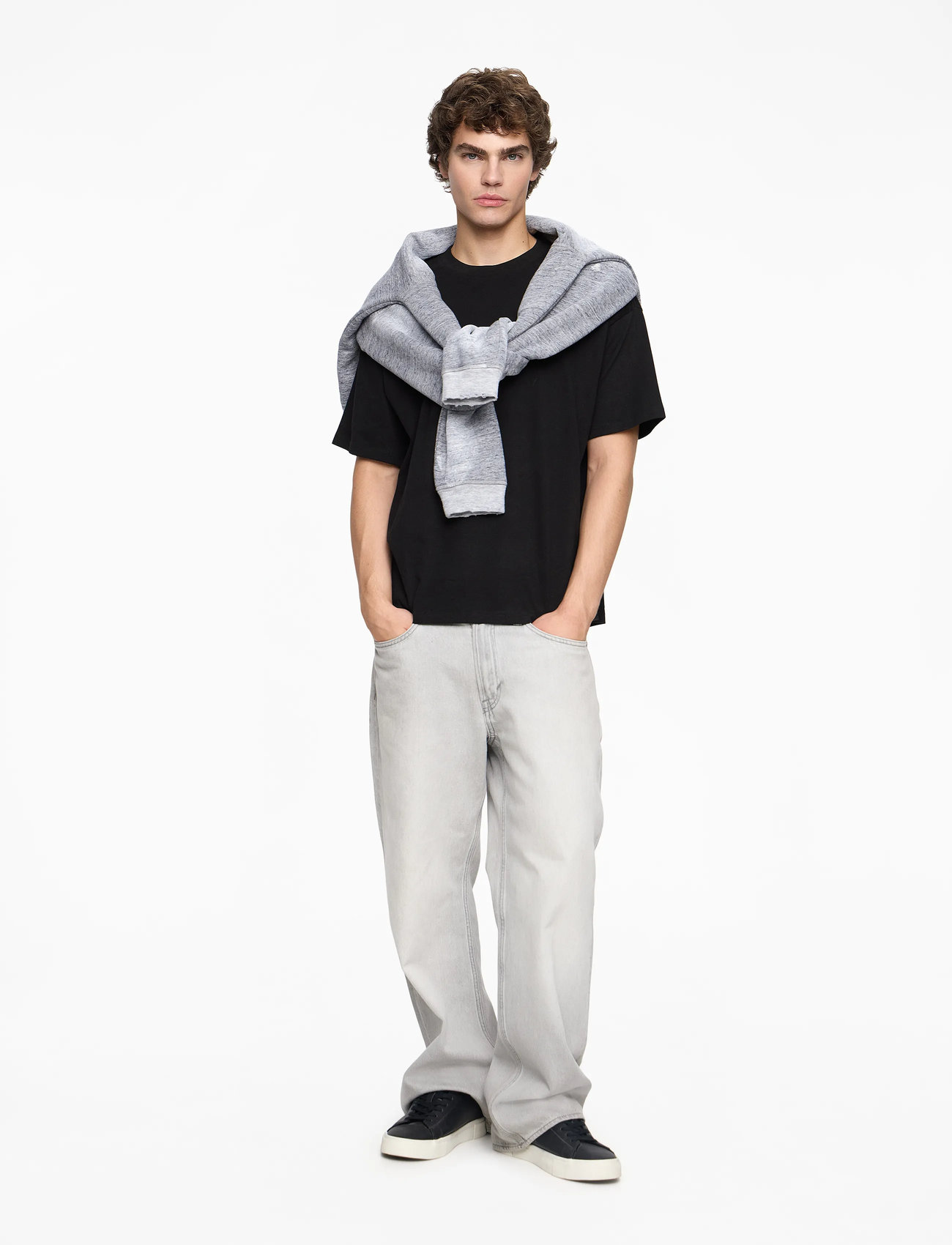 Weekday - Loose Boxy T-shirt - kurzärmelig - black - 2