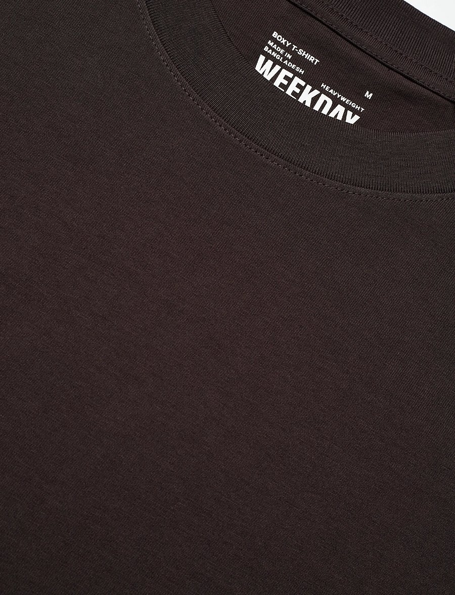 Weekday - Classic Fit T-shirt - kurzärmelige t-shirts - dark brown - 2