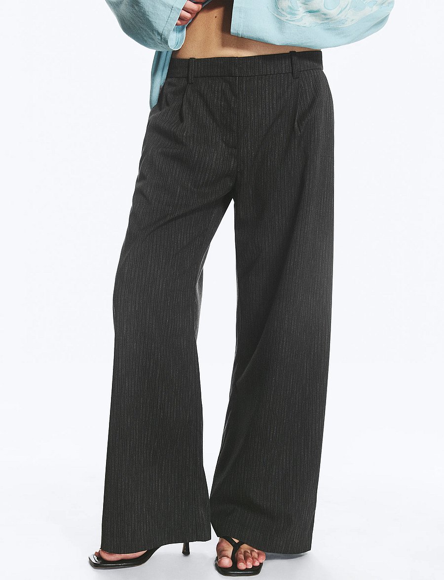 Weekday - Low Waist Wide Suiting Trousers - anzugshosen - dark grey pinstripe - 3
