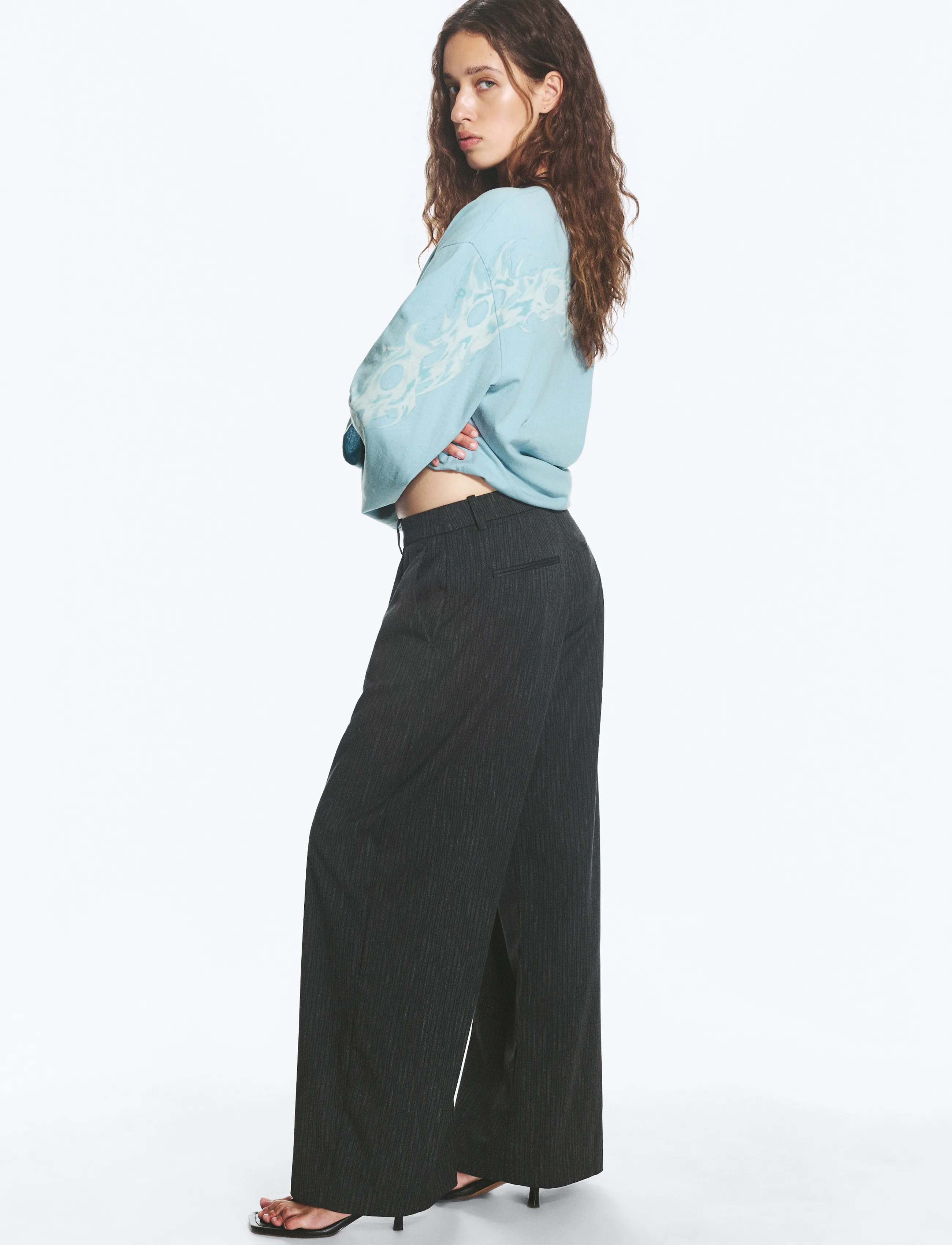 Weekday - Low Waist Wide Suiting Trousers - anzugshosen - dark grey pinstripe - 4