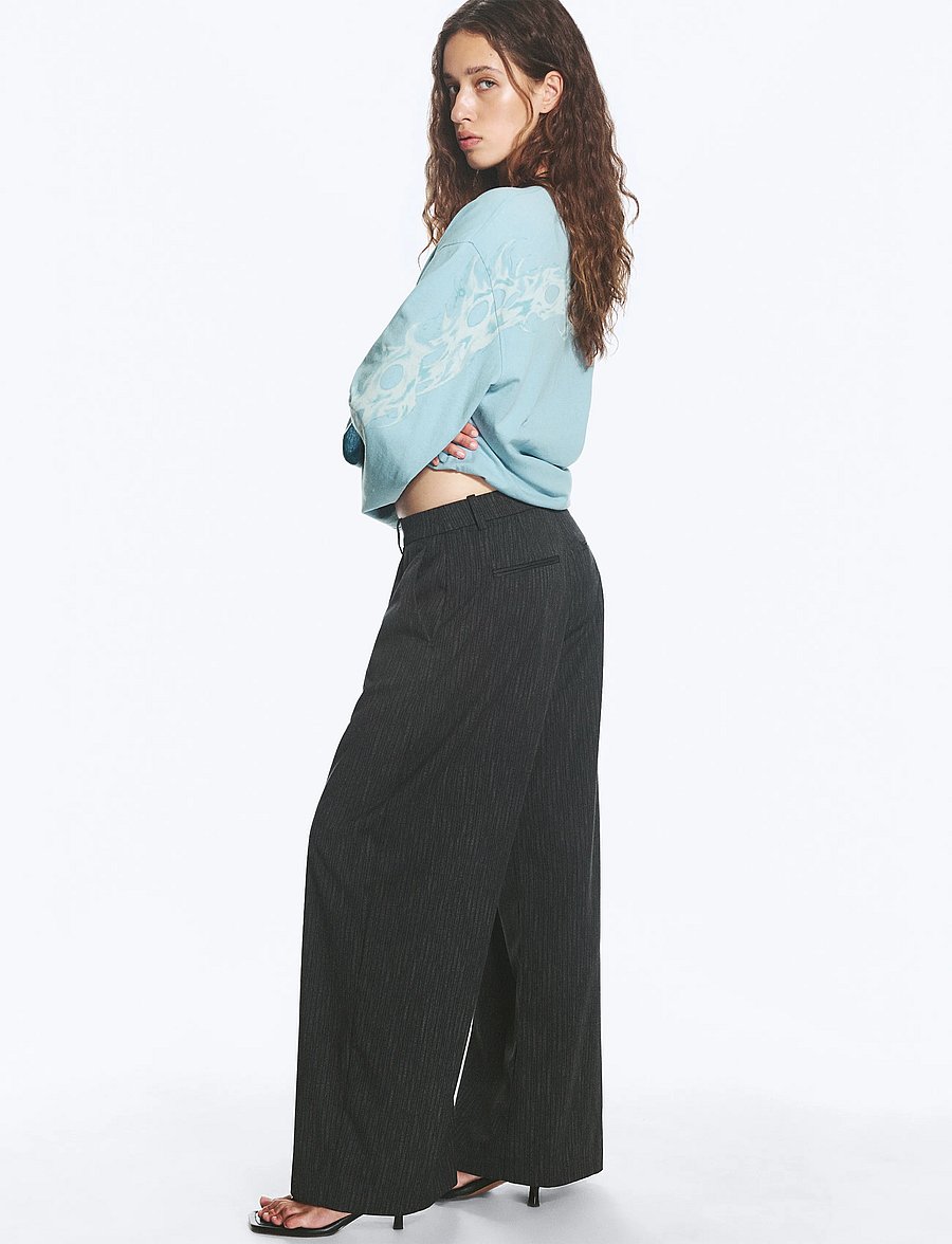 Weekday - Low Waist Wide Suiting Trousers - anzugshosen - dark grey pinstripe - 4