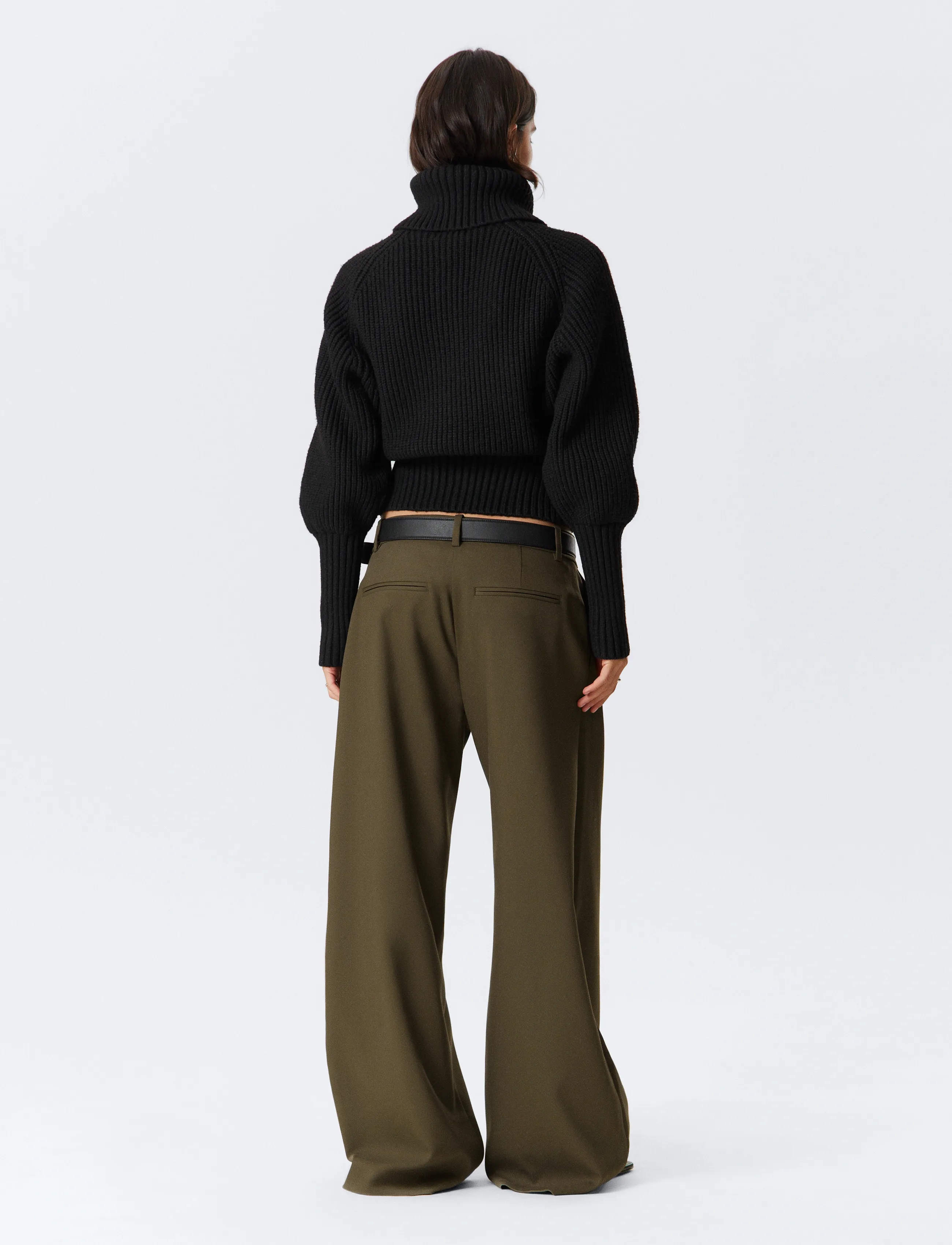 Weekday - Low Waist Wide Suiting Trousers - pidulikud püksid - dark khaki green - 4