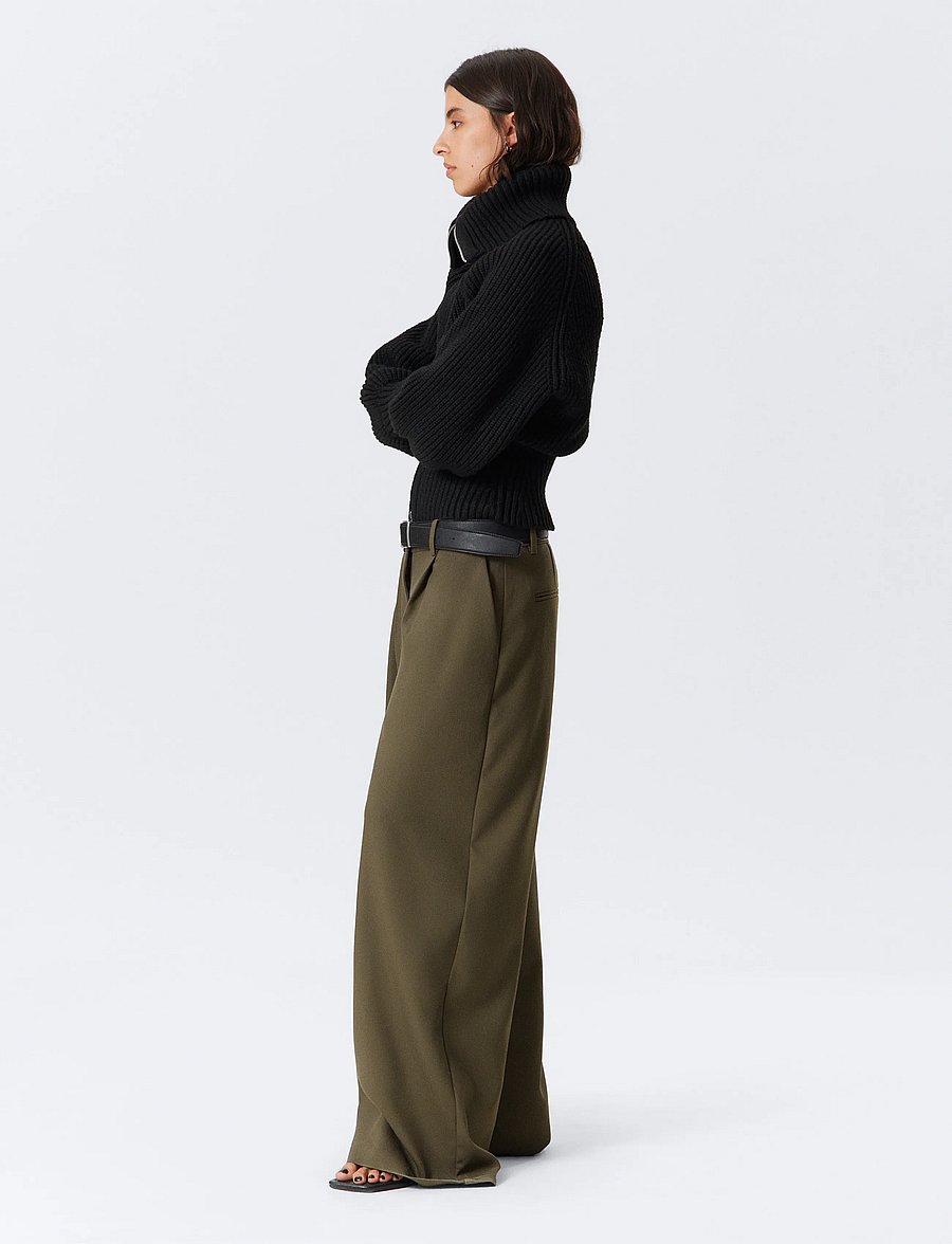 Weekday - Low Waist Wide Suiting Trousers - pidulikud püksid - dark khaki green - 5