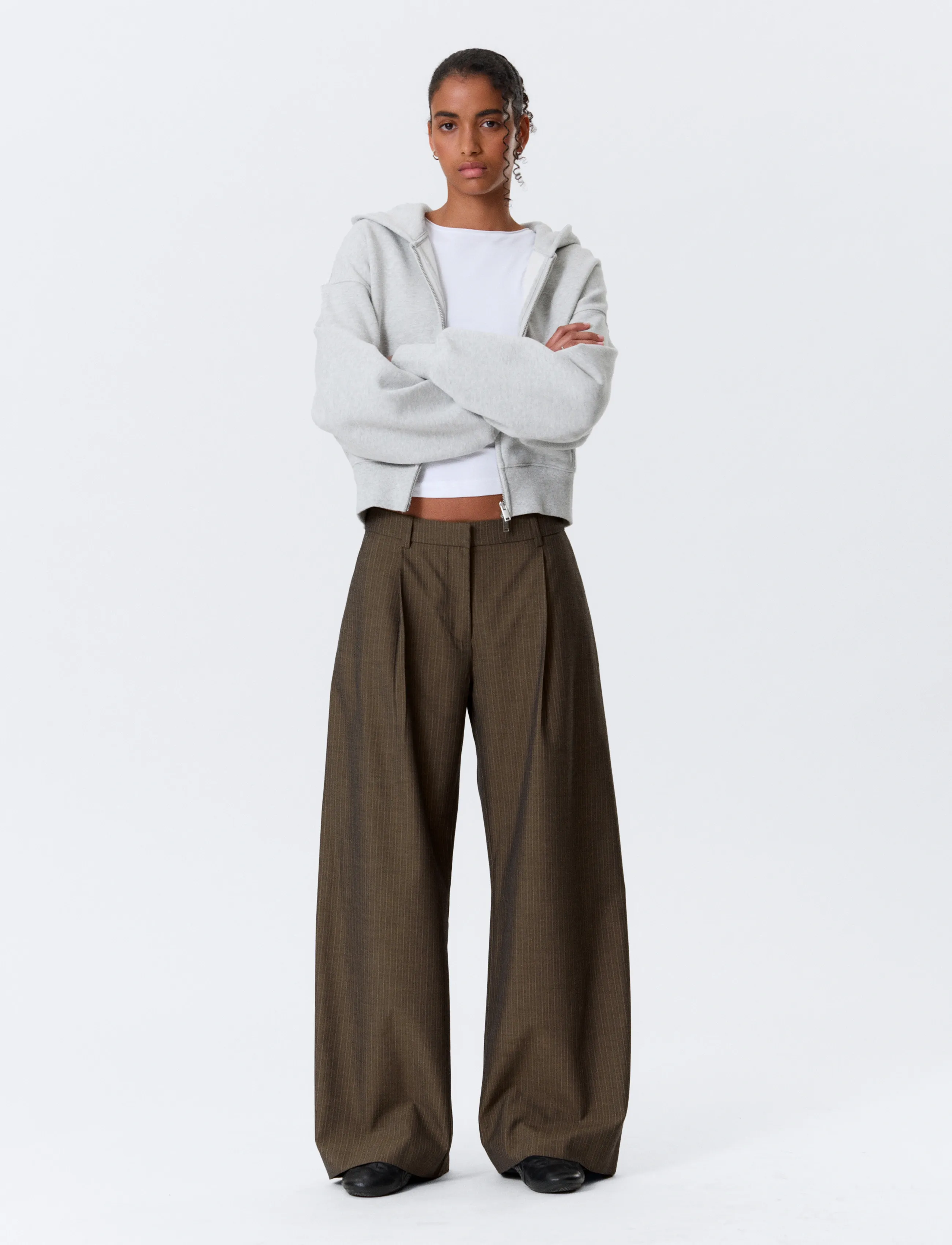 Weekday Low Waist Wide Suiting Trousers - Campaign - MOLE PINSTRIPE / brown