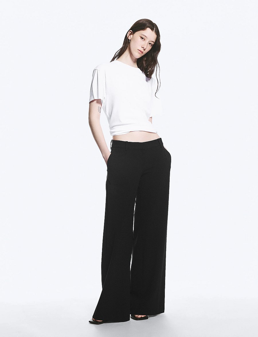 Weekday - Low Flared Suit Trousers - schlaghosen - black - 0