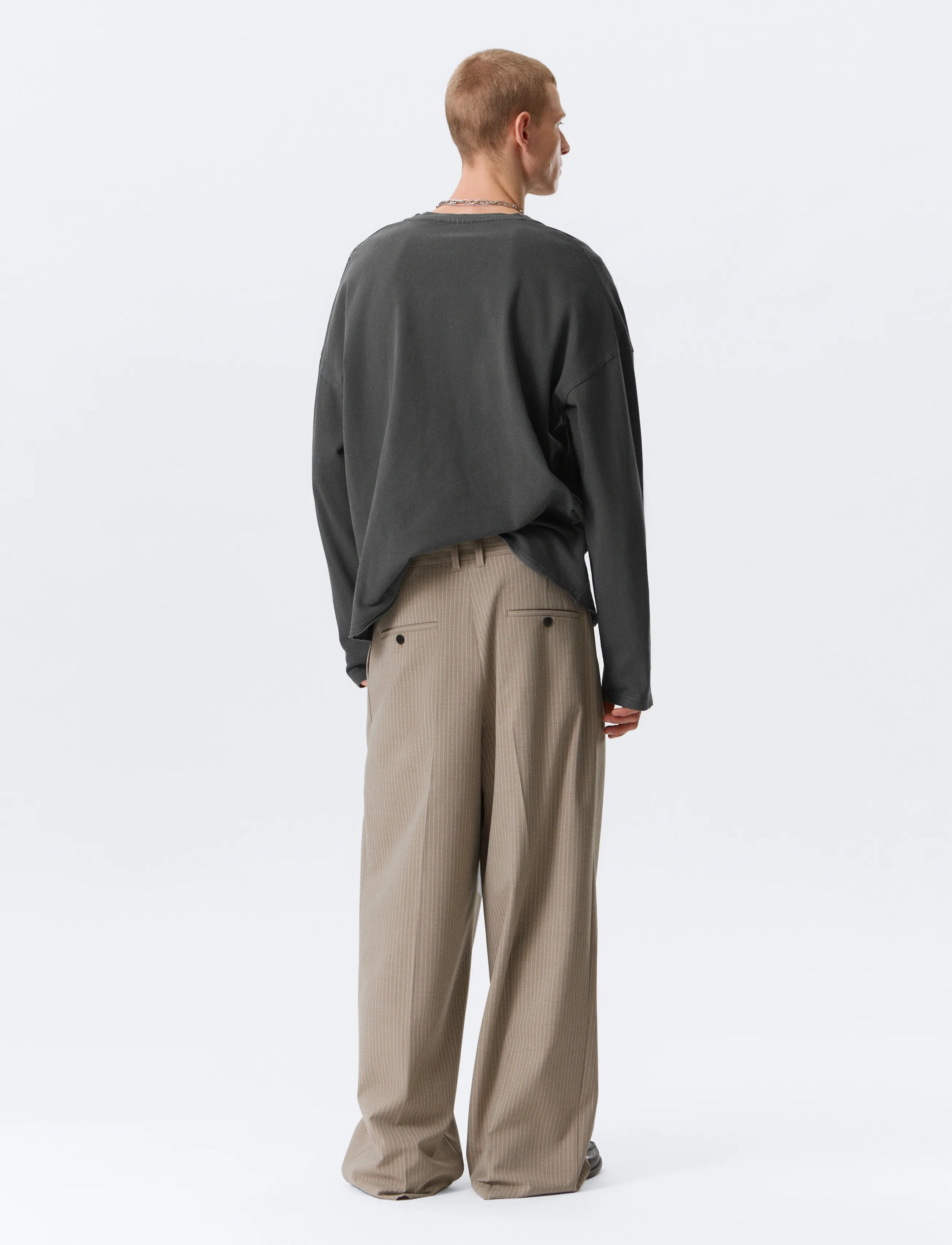 Weekday - Nate Regular Waist Baggy Straight Trousers - dressbukser - beige melange pinstripe - 4