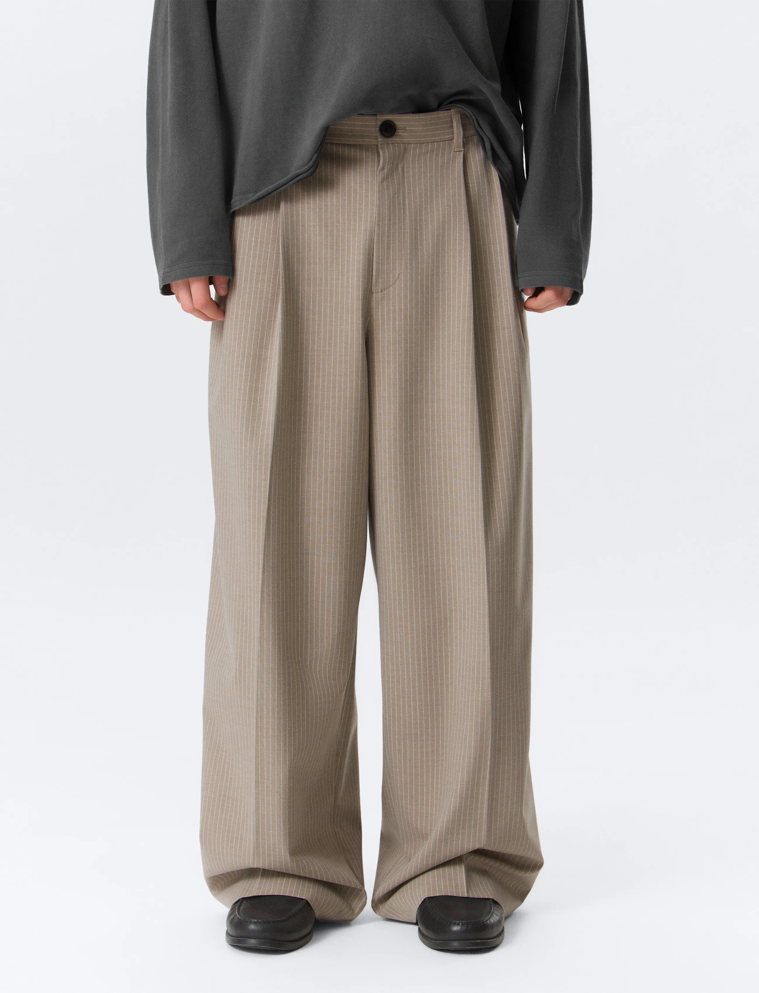 Weekday - Nate Regular Waist Baggy Straight Trousers - dressbukser - beige melange pinstripe - 5