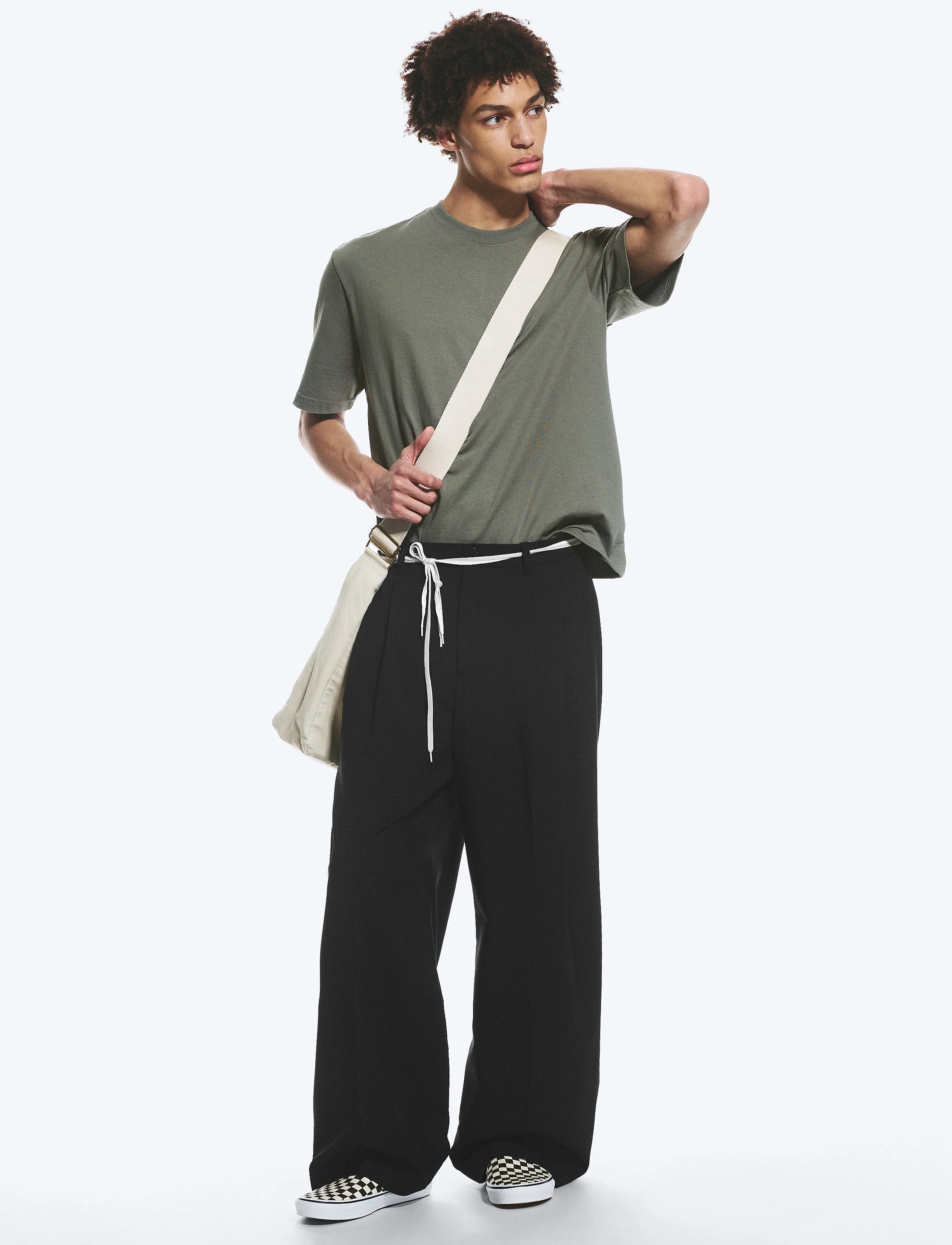 Weekday Nate Regular Waist Baggy Straight Trousers, 50, Black, Bukser > Formelle Bukser, Herre
