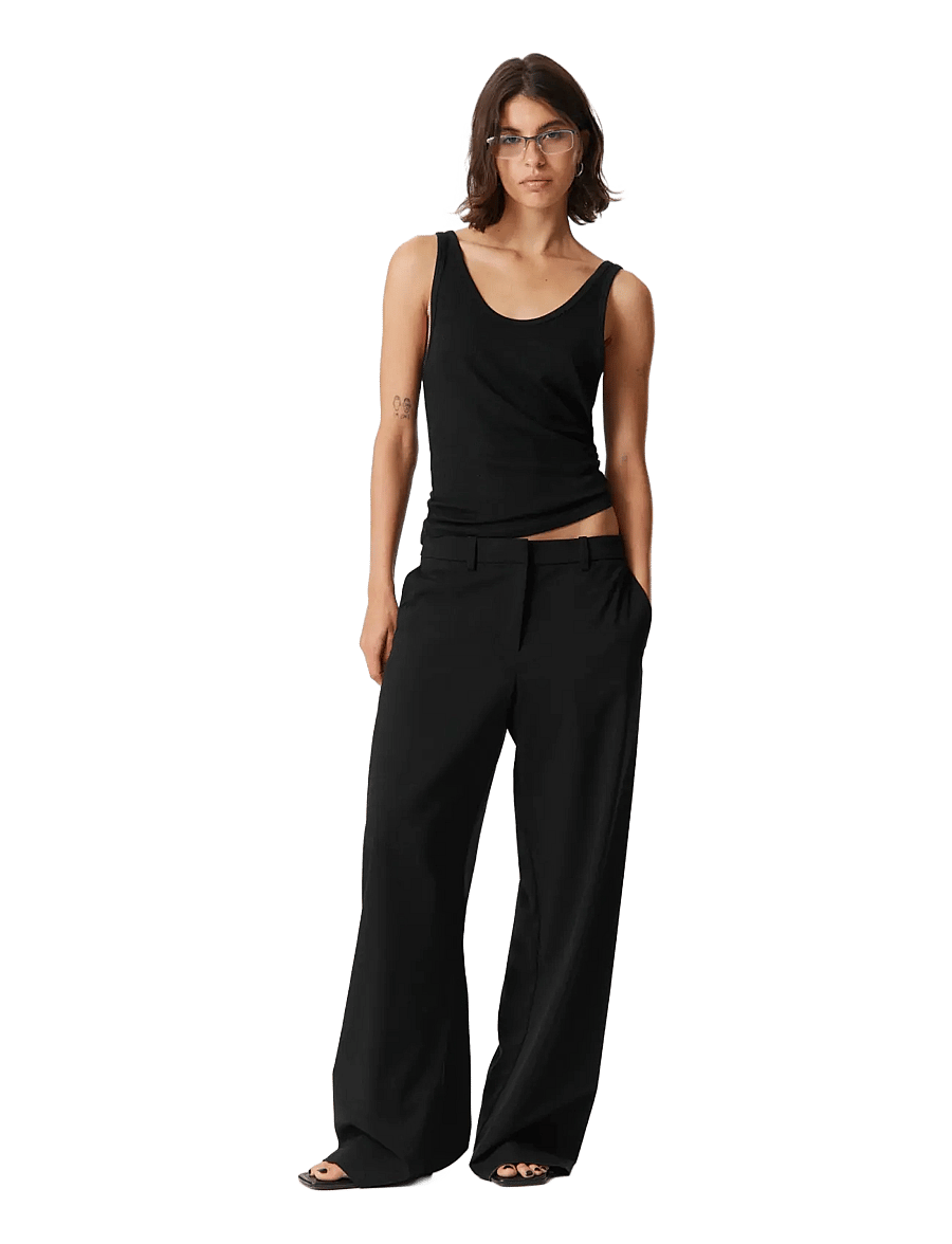 Weekday - Low-Waisted Loose Fit Suit Trousers - pidulikud püksid - black dark - 0