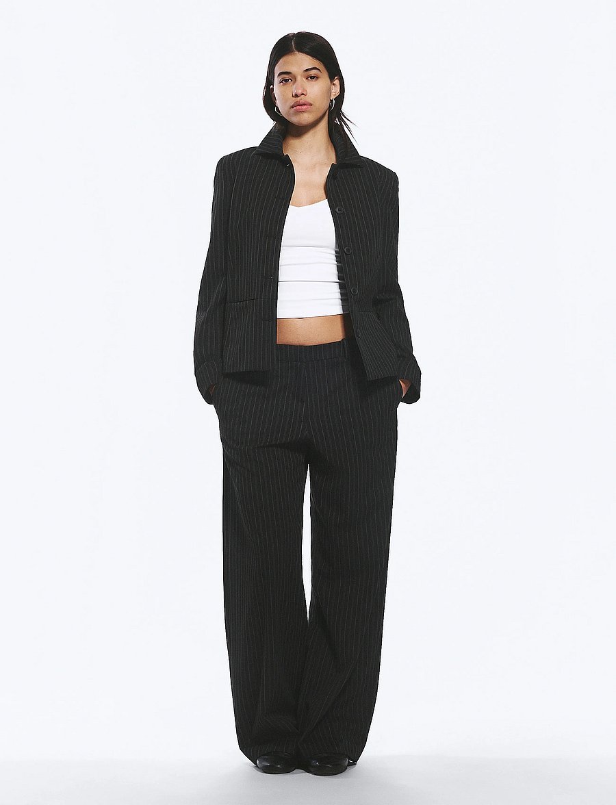 Weekday - Low-Waisted Loose Fit Suit Trousers - habitbukser - black pinstripe - 0