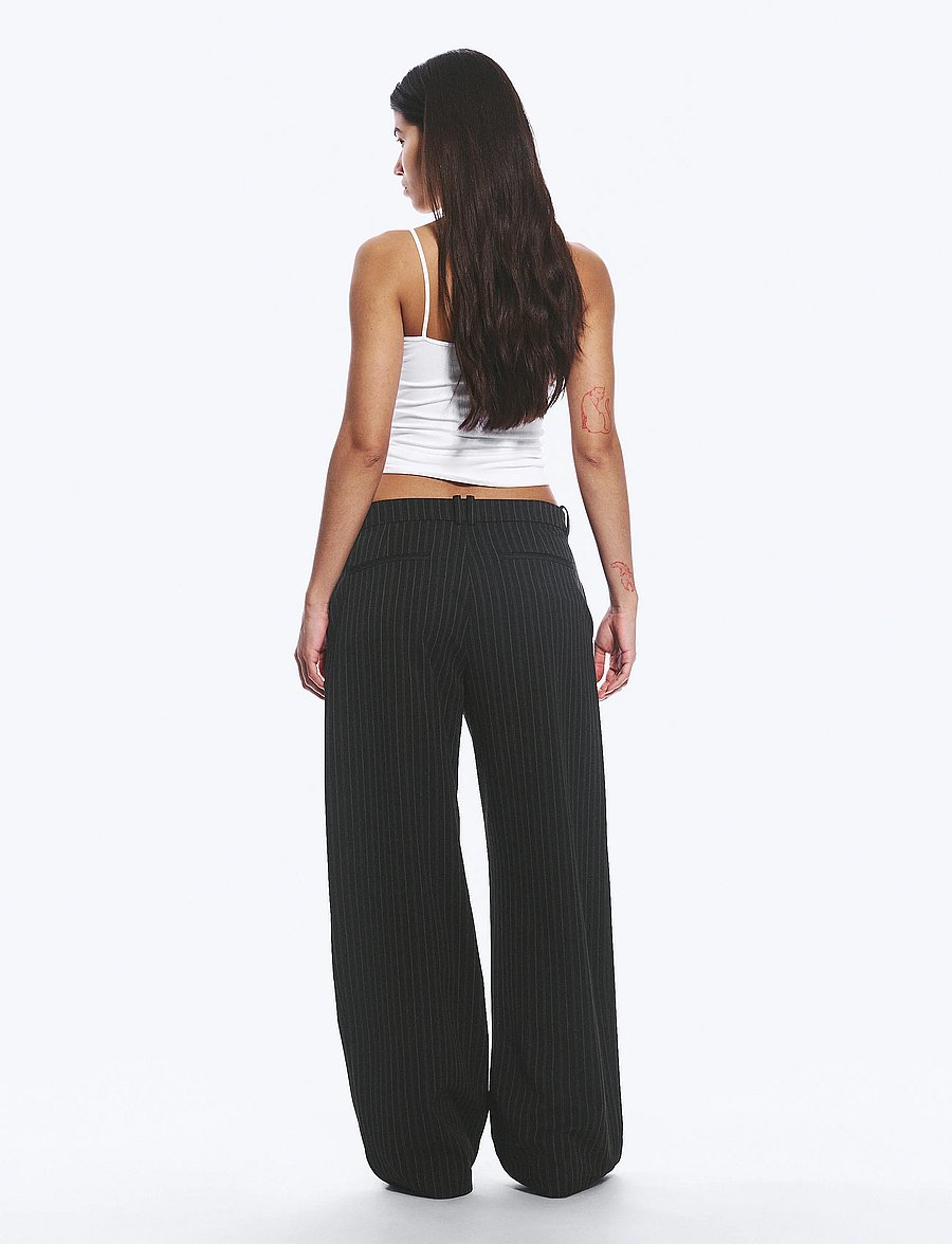 Weekday - Low-Waisted Loose Fit Suit Trousers - habitbukser - black pinstripe - 3