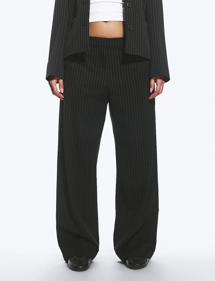 Weekday - Low-Waisted Loose Fit Suit Trousers - habitbukser - black pinstripe - 4