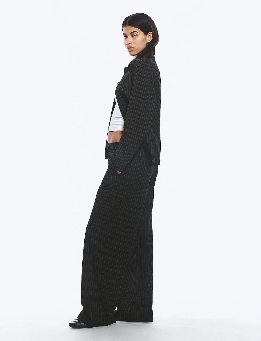 Weekday - Low-Waisted Loose Fit Suit Trousers - habitbukser - black pinstripe - 5