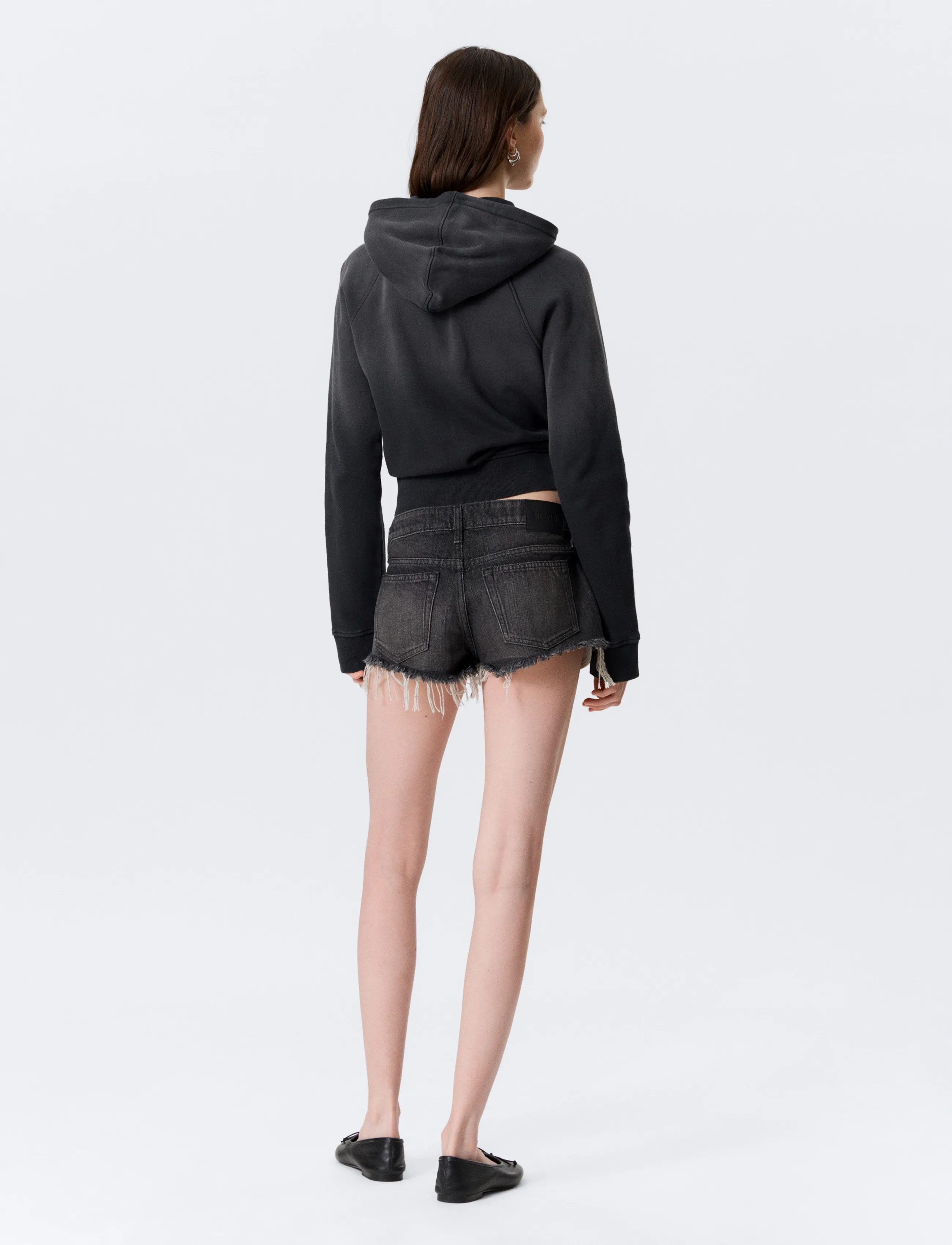 Weekday - Venus Frayed Low Rise Denim Hotpants - jorts - chelsea black - 4