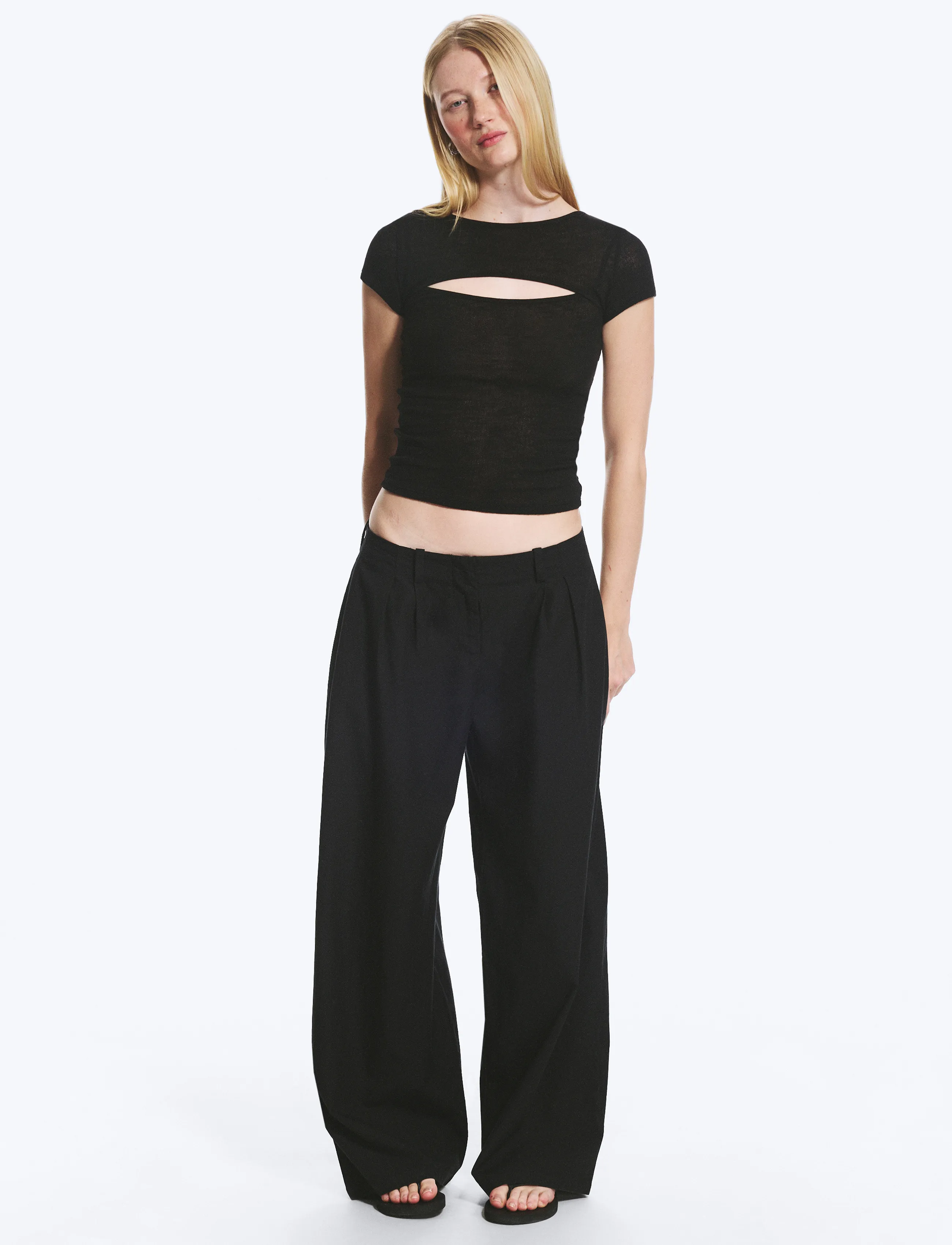 Weekday Low Rise Wide Leg Pleated Trousers - Bukser med brede ben - BLACK / black