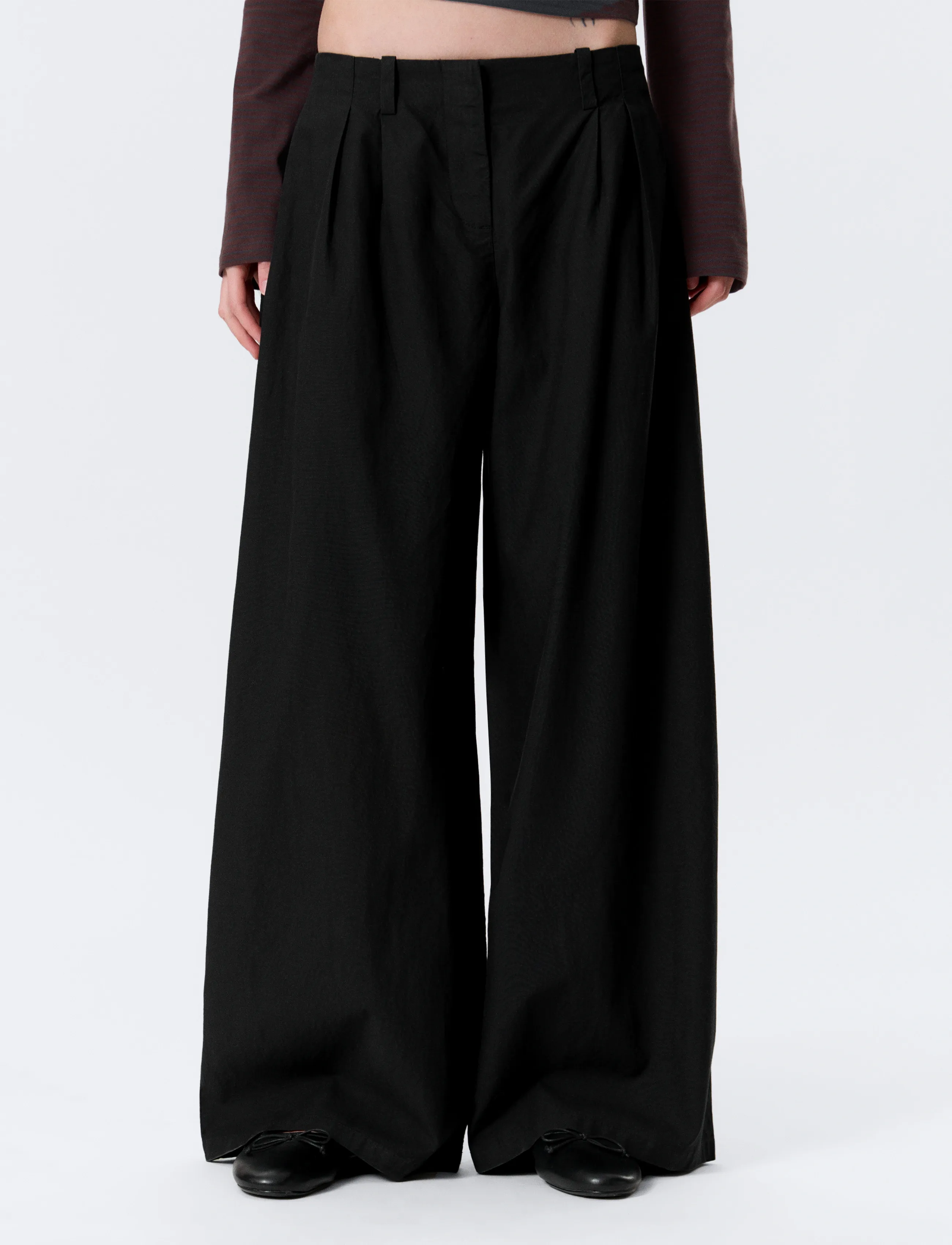 Weekday - Aya Pleated Trousers - hosen mit weitem bein - black - 3