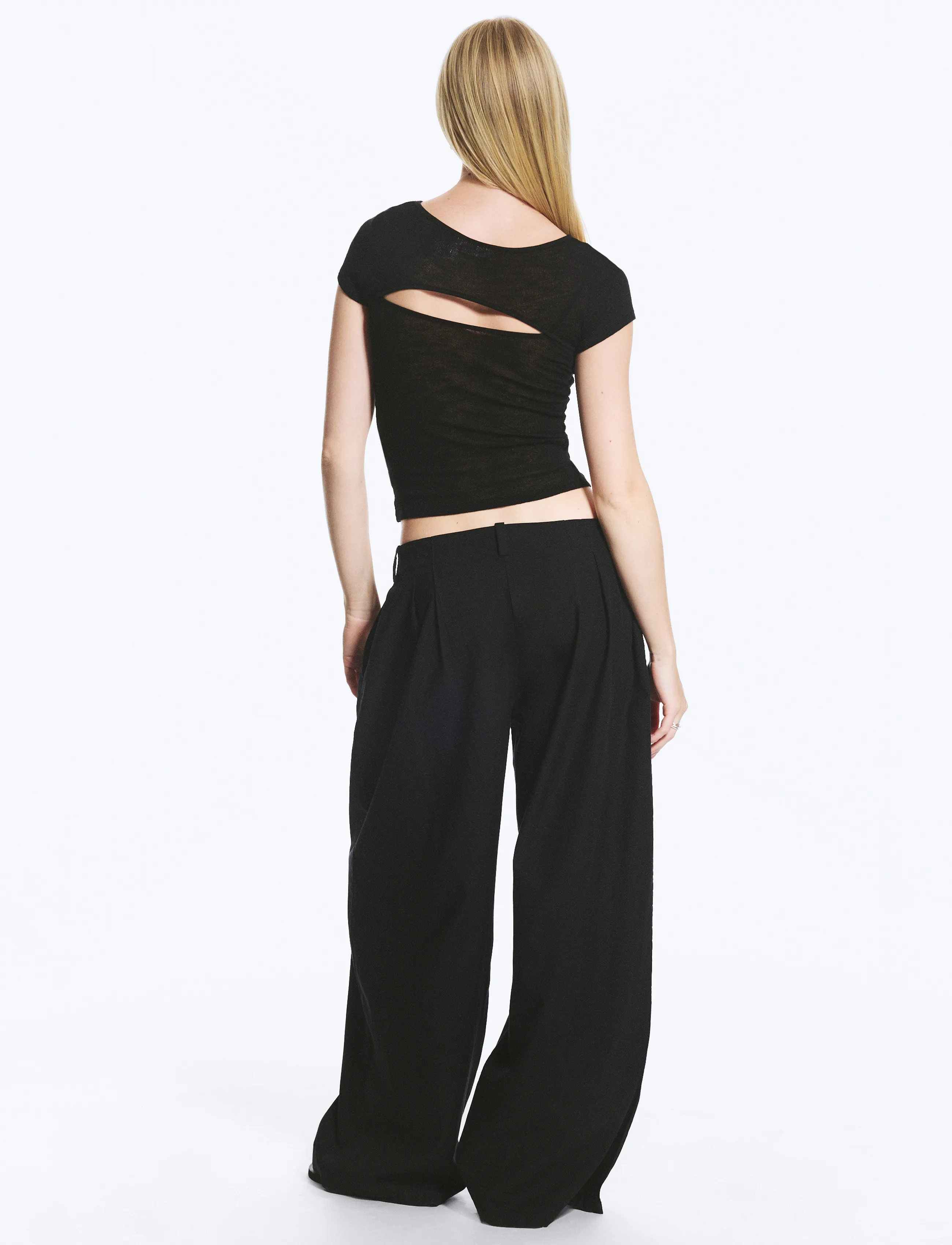 WEEKDAY Low Rise Wide Leg Pleated Trousers kostymbyxor dam – bild 3