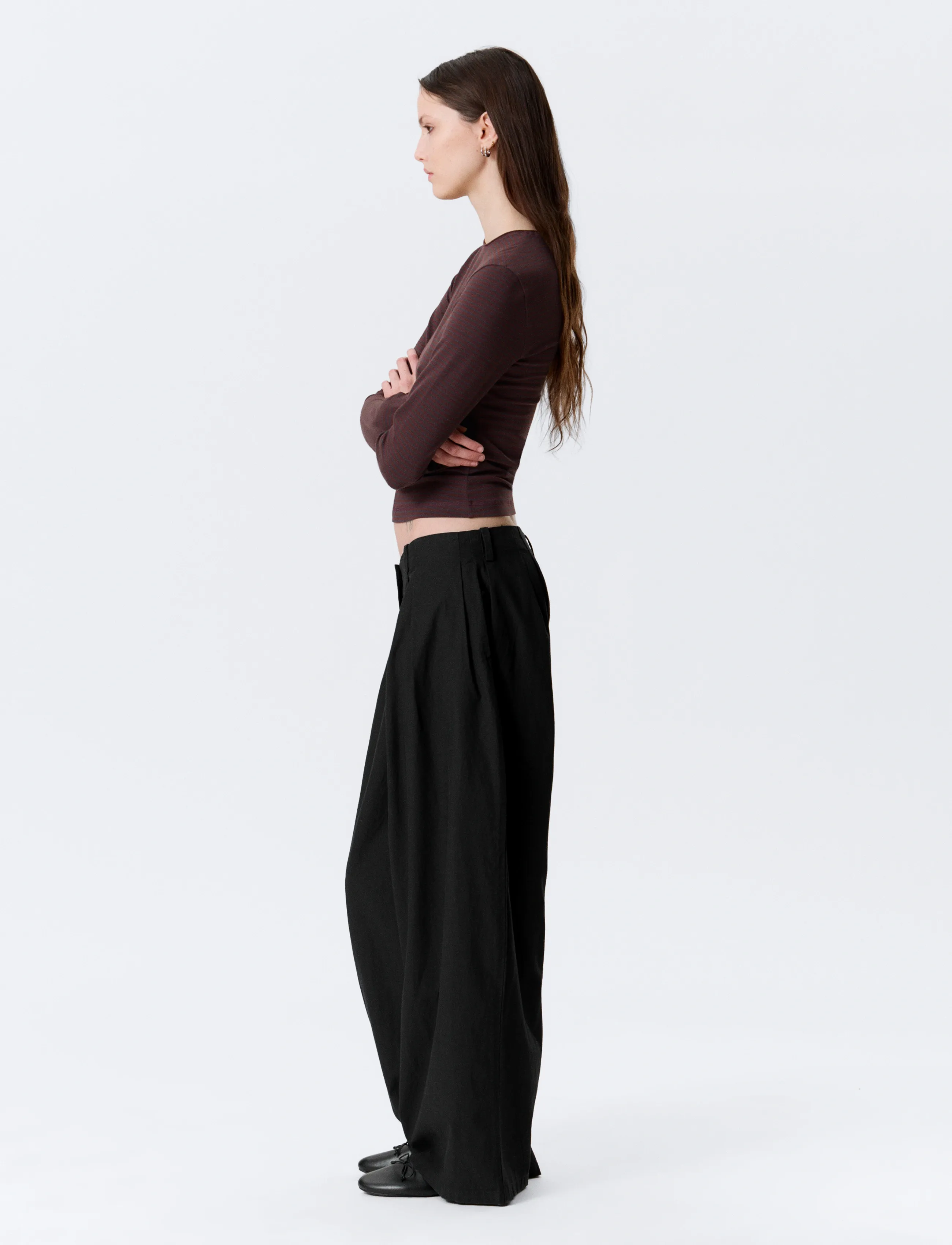 Weekday - Aya Pleated Trousers - hosen mit weitem bein - black - 4