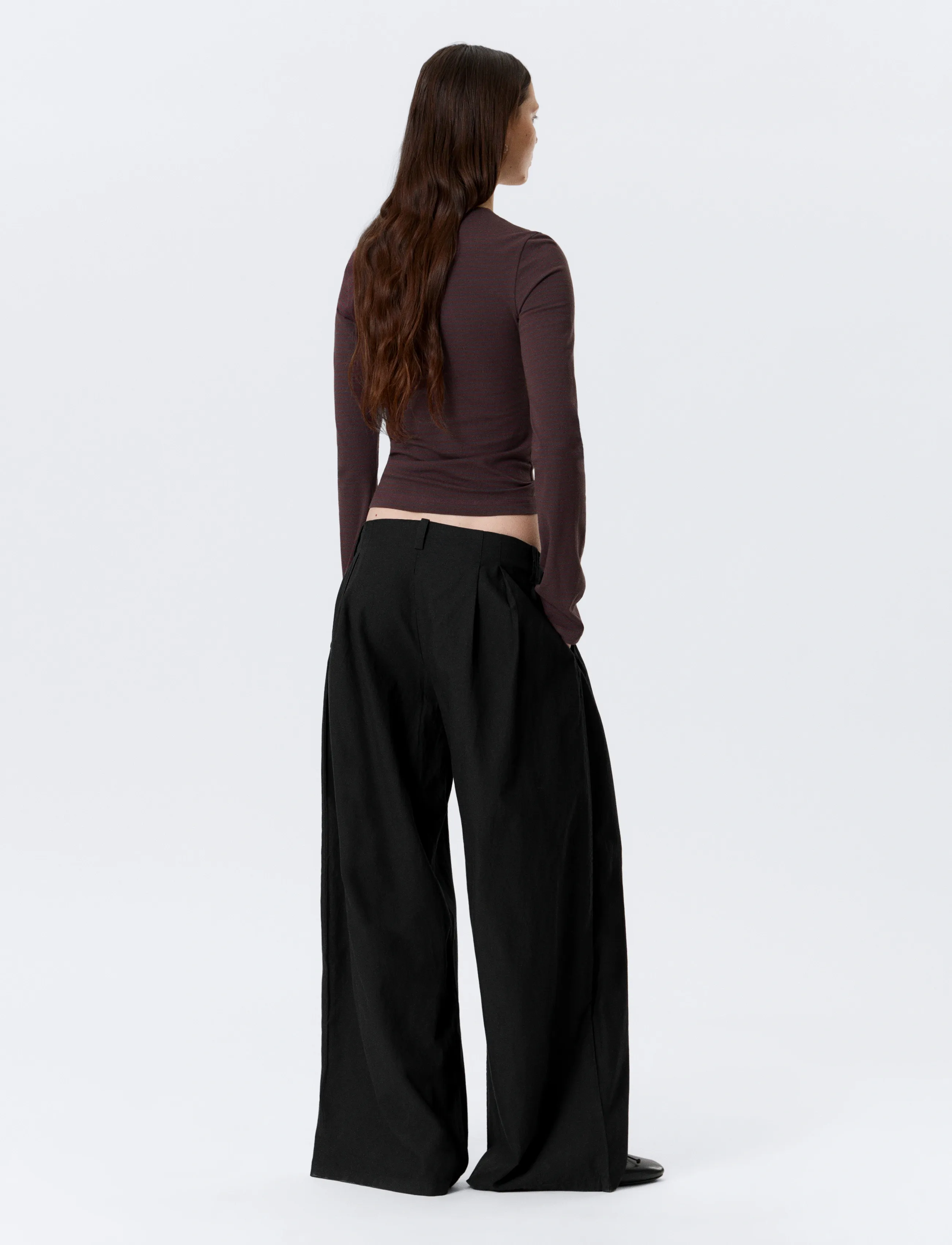 Weekday - Aya Pleated Trousers - hosen mit weitem bein - black - 5