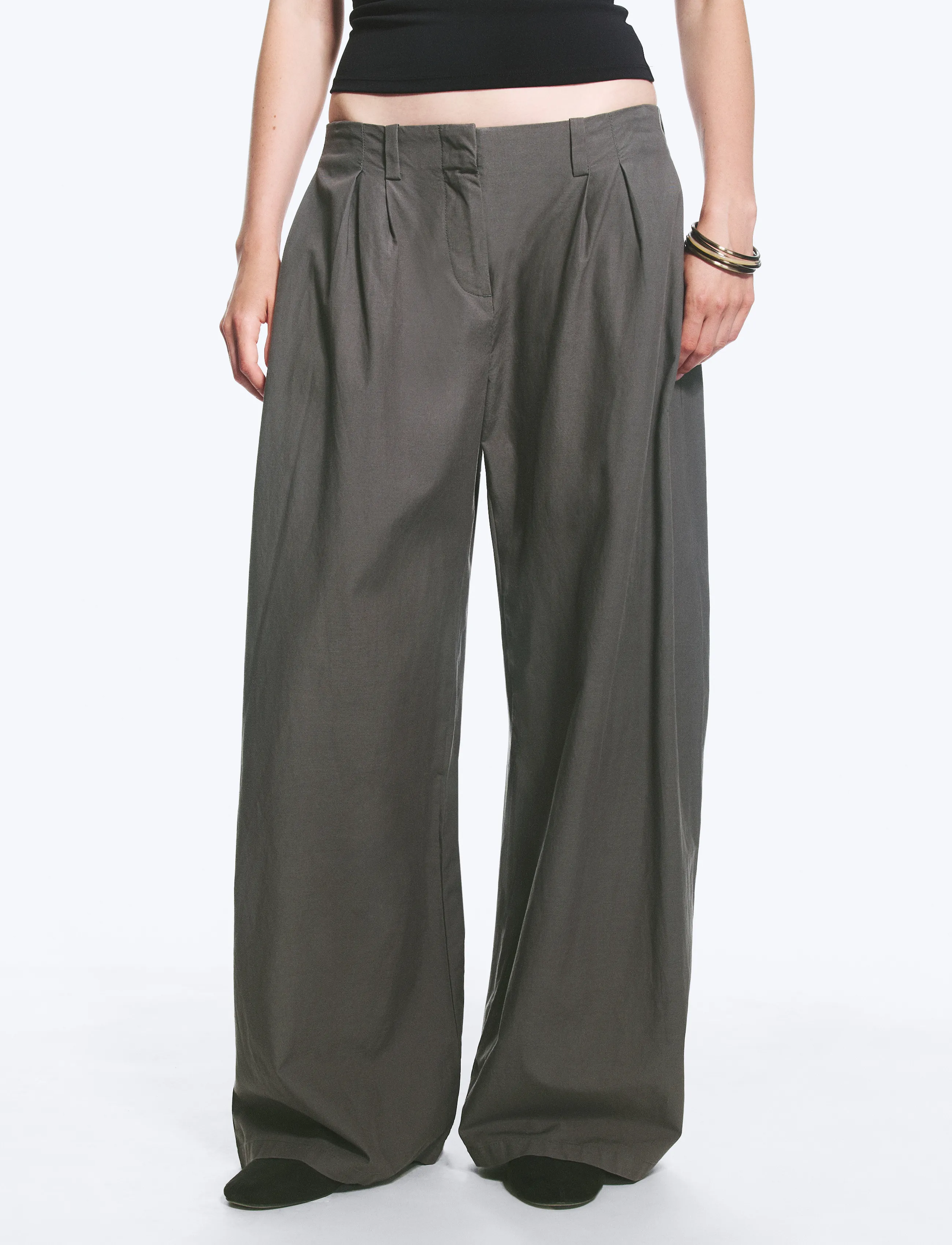 Weekday - Low Rise Wide Leg Pleated Trousers - hosen mit weitem bein - dark grey - 2