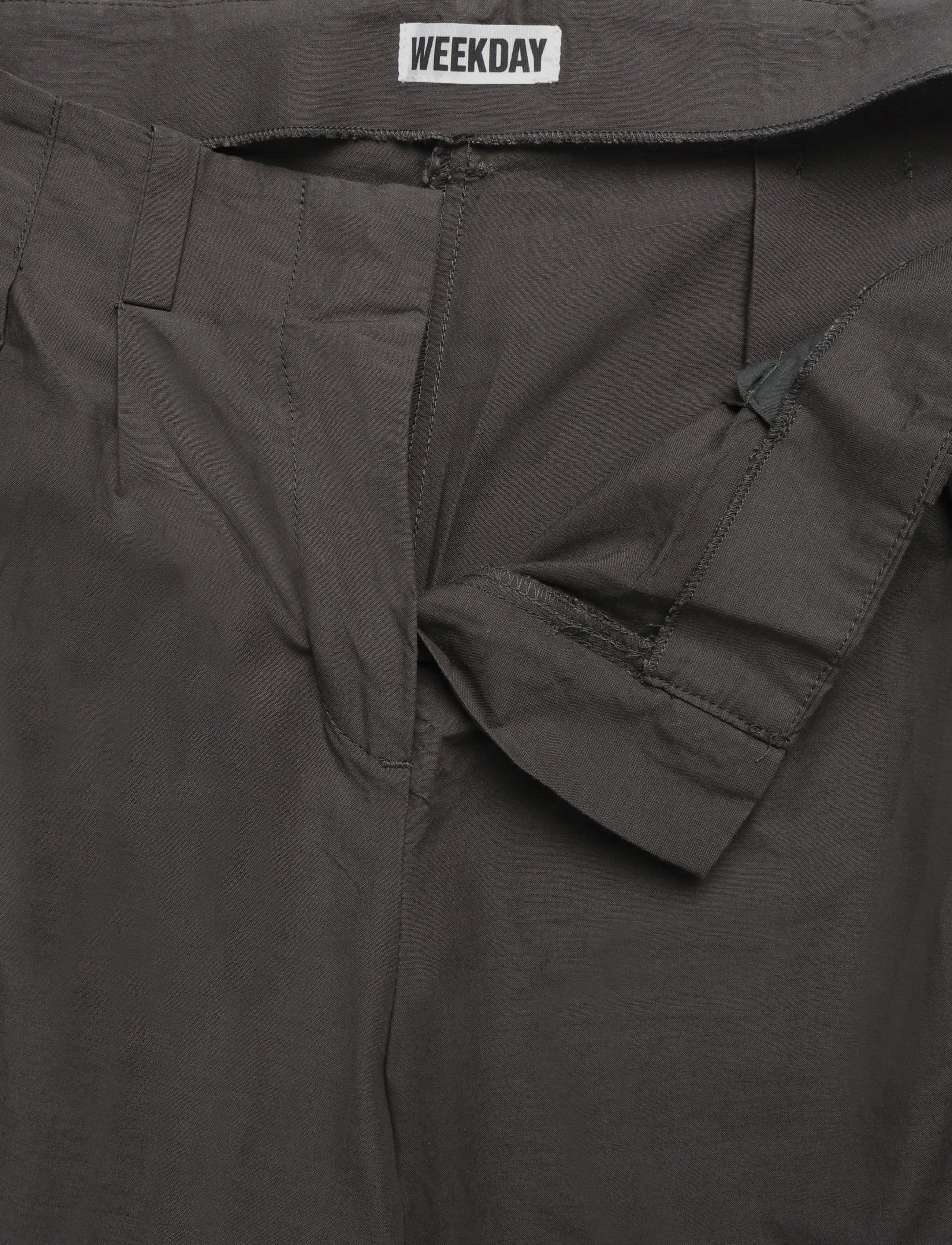 Weekday - Low Rise Wide Leg Pleated Trousers - hosen mit weitem bein - dark grey - 5