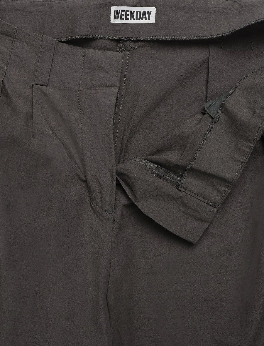 Weekday - Low Rise Wide Leg Pleated Trousers - hosen mit weitem bein - dark grey - 5