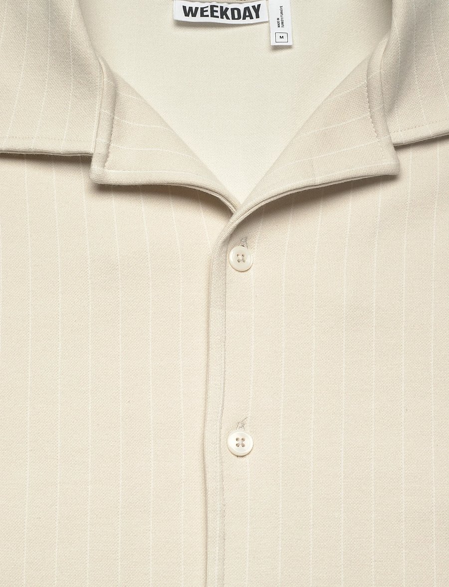 Weekday - Textured Short-Sleeved Resort Shirt - triibulised särgid - beige pinstripe - 2