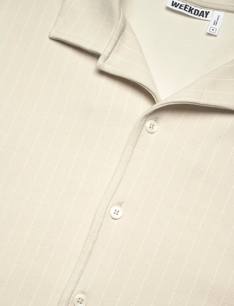 Weekday - Textured Short-Sleeved Resort Shirt - triibulised särgid - beige pinstripe - 3